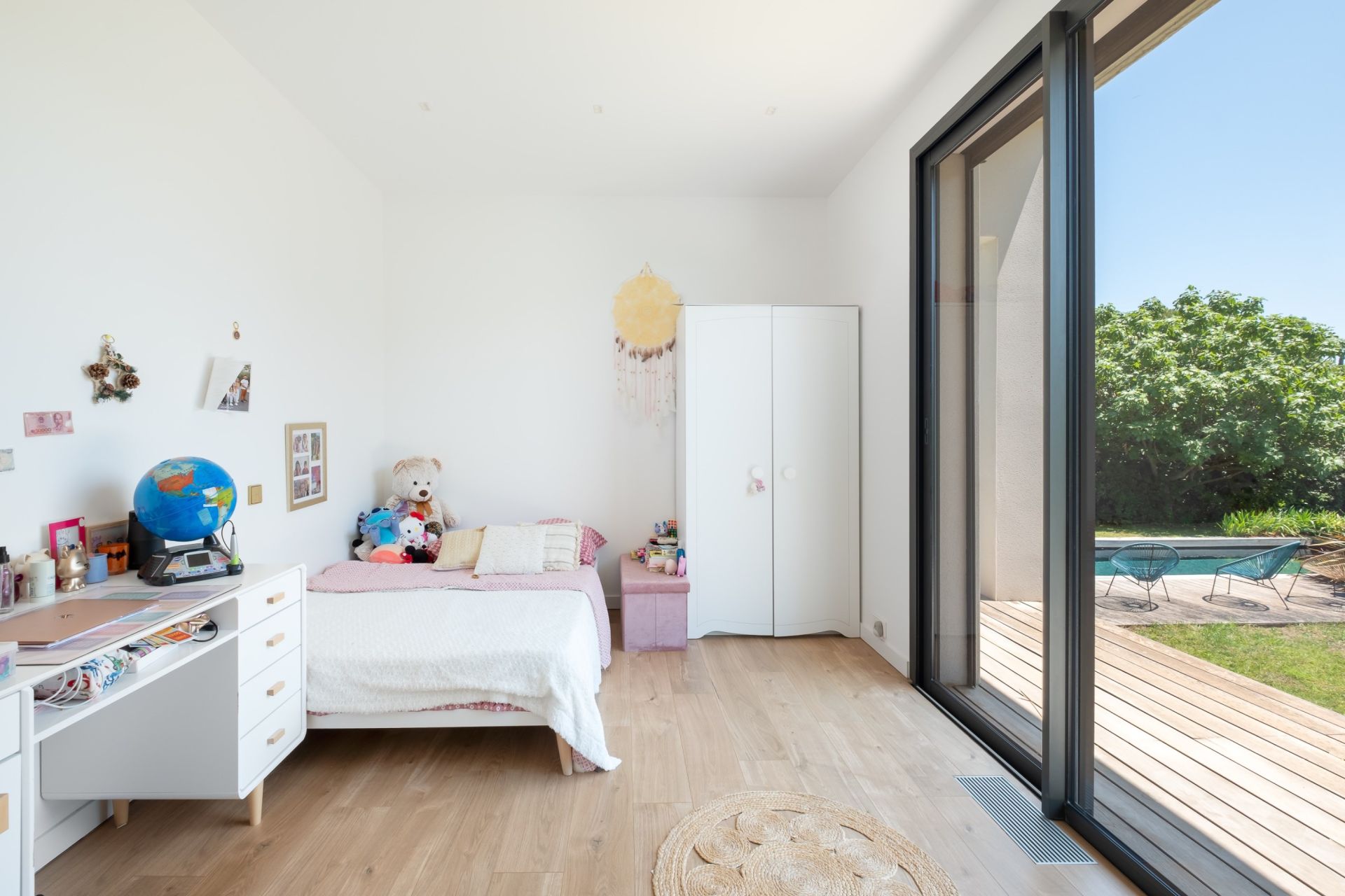 luxury house 5 Rooms for sale on PEZENAS (34120)