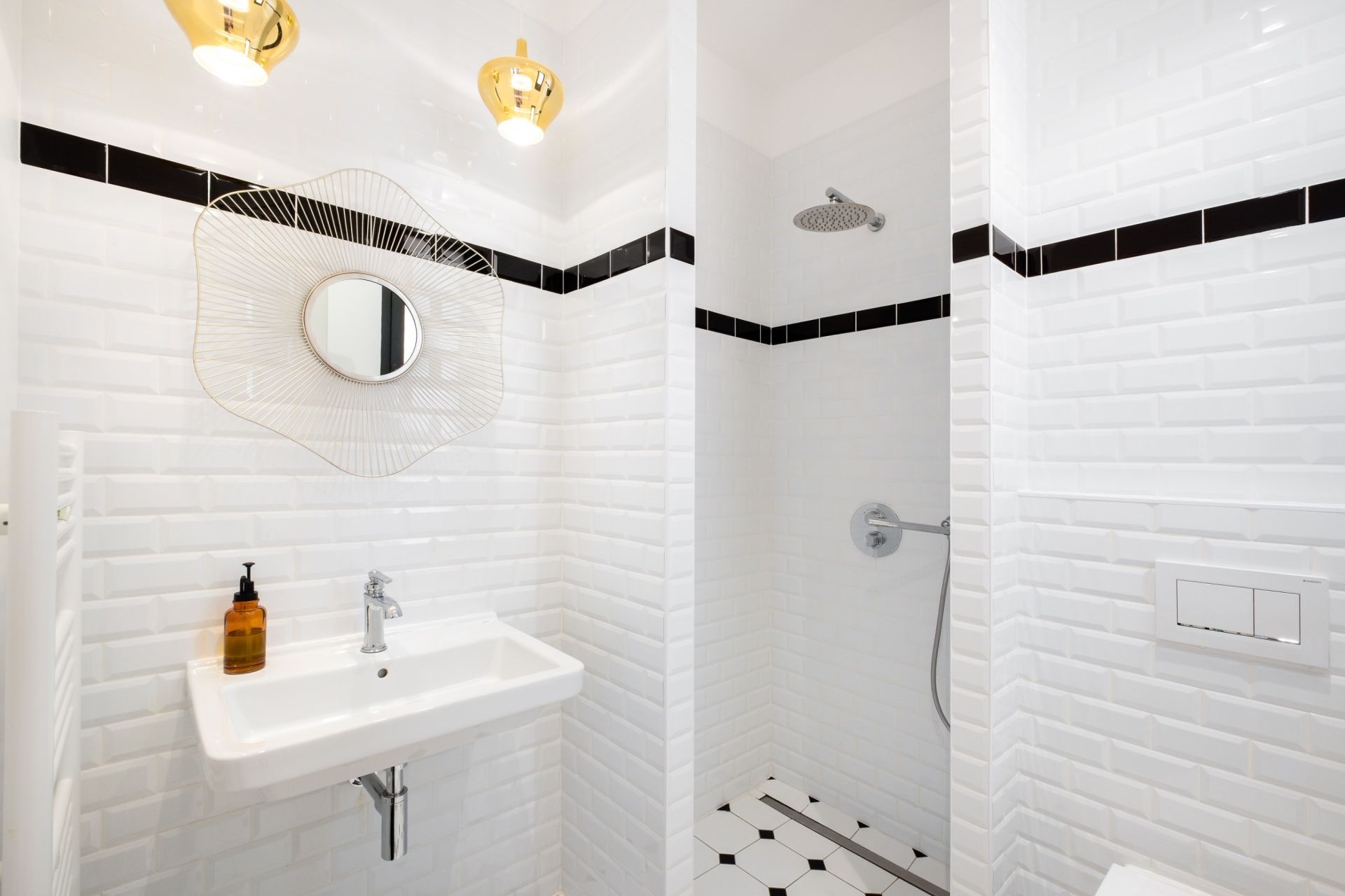 luxury house 5 Rooms for sale on PEZENAS (34120)