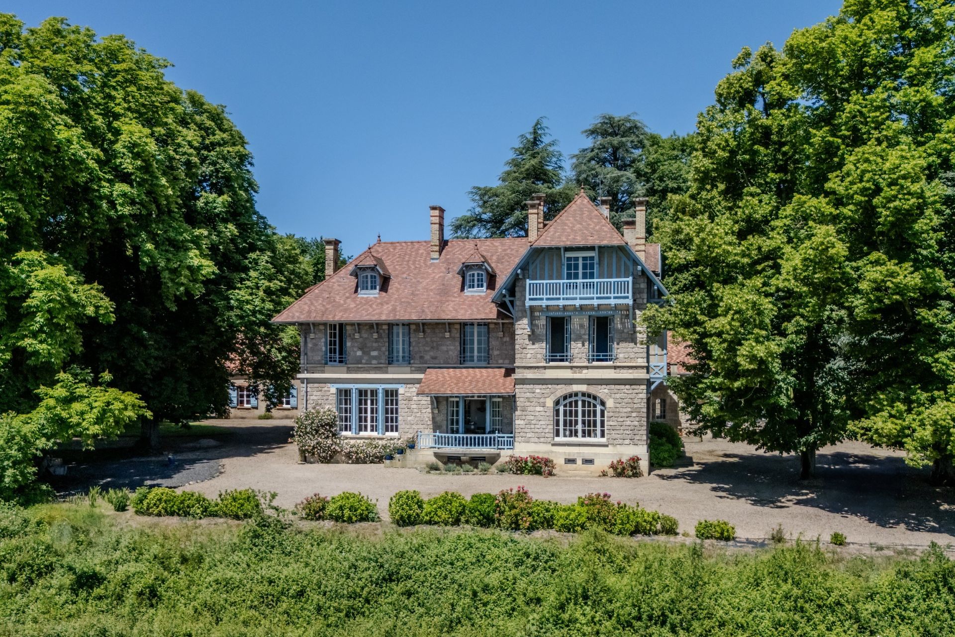 château 20 Pièces en vente sur GUEUGNON (71130)