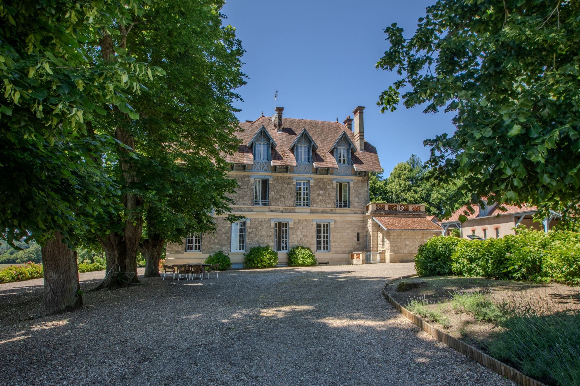 château 20 Pièces en vente sur GUEUGNON (71130)