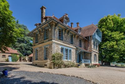Vente Château Gueugnon 20 Pièces 600 m²