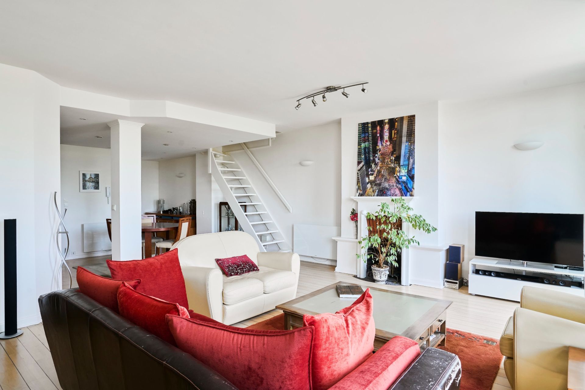 luxury apartment 6 Rooms for sale on LILLE (59000)