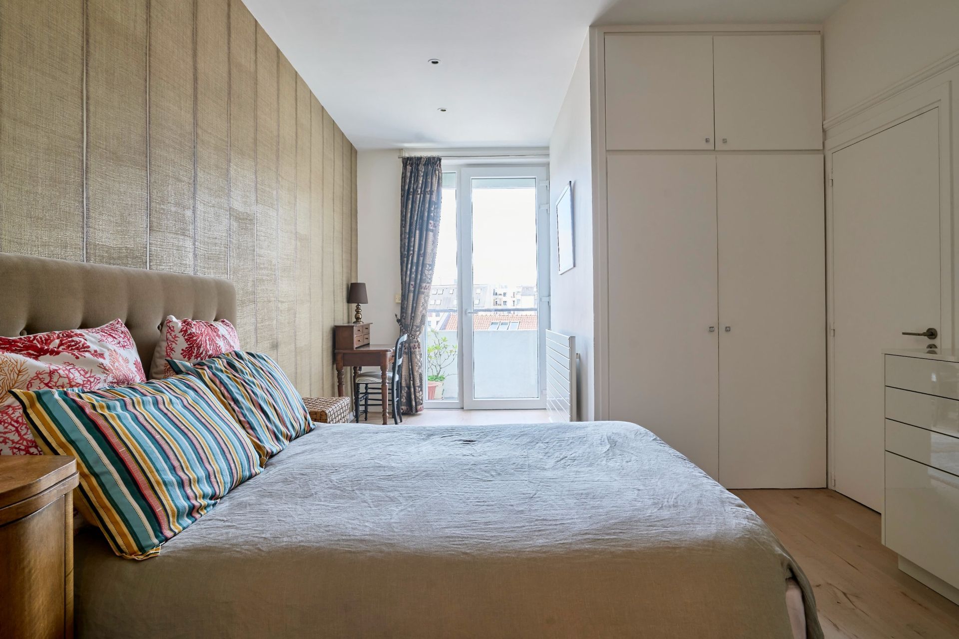 luxury apartment 6 Rooms for sale on LILLE (59000)