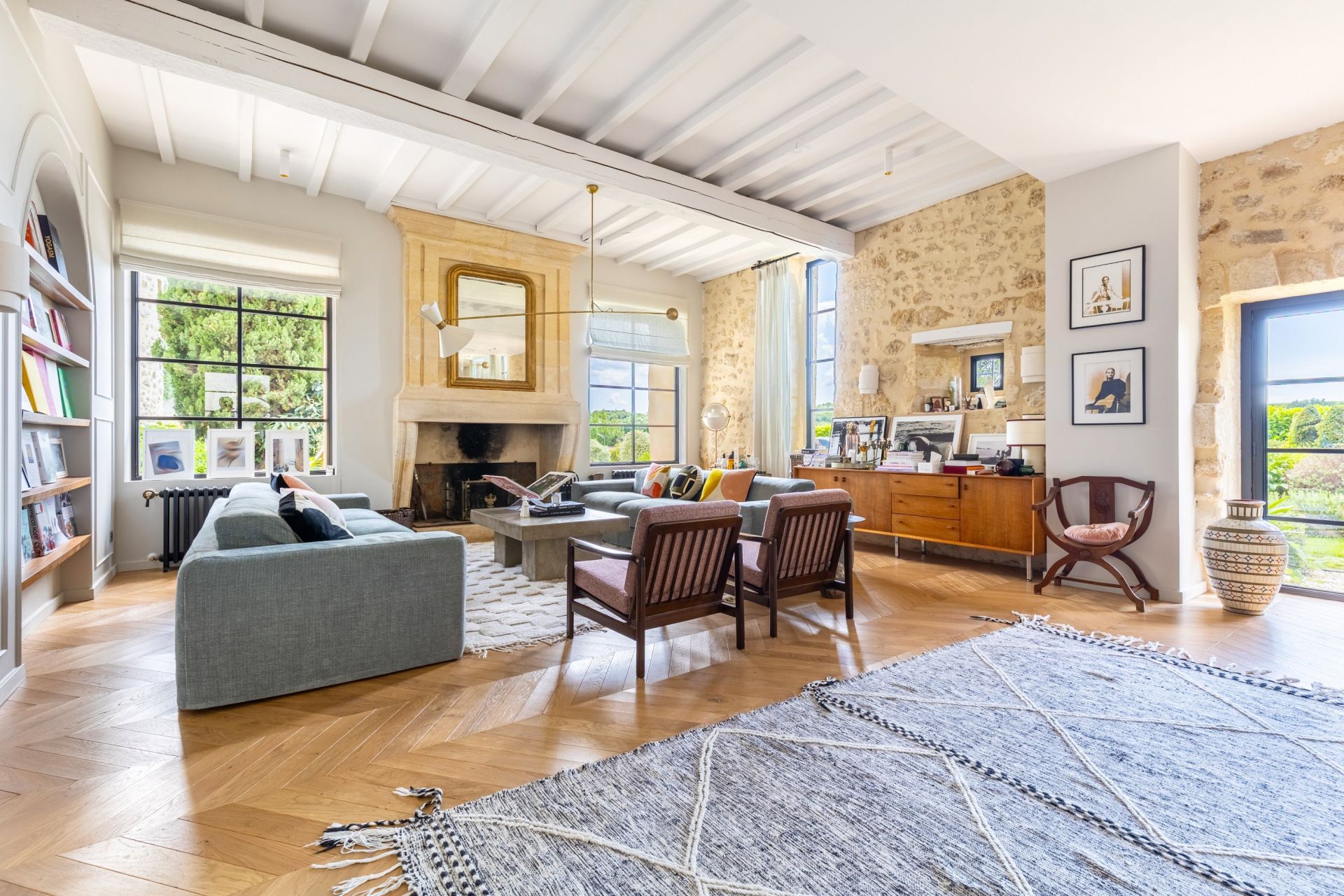 luxury property 12 Rooms for sale on BORDEAUX (33000)