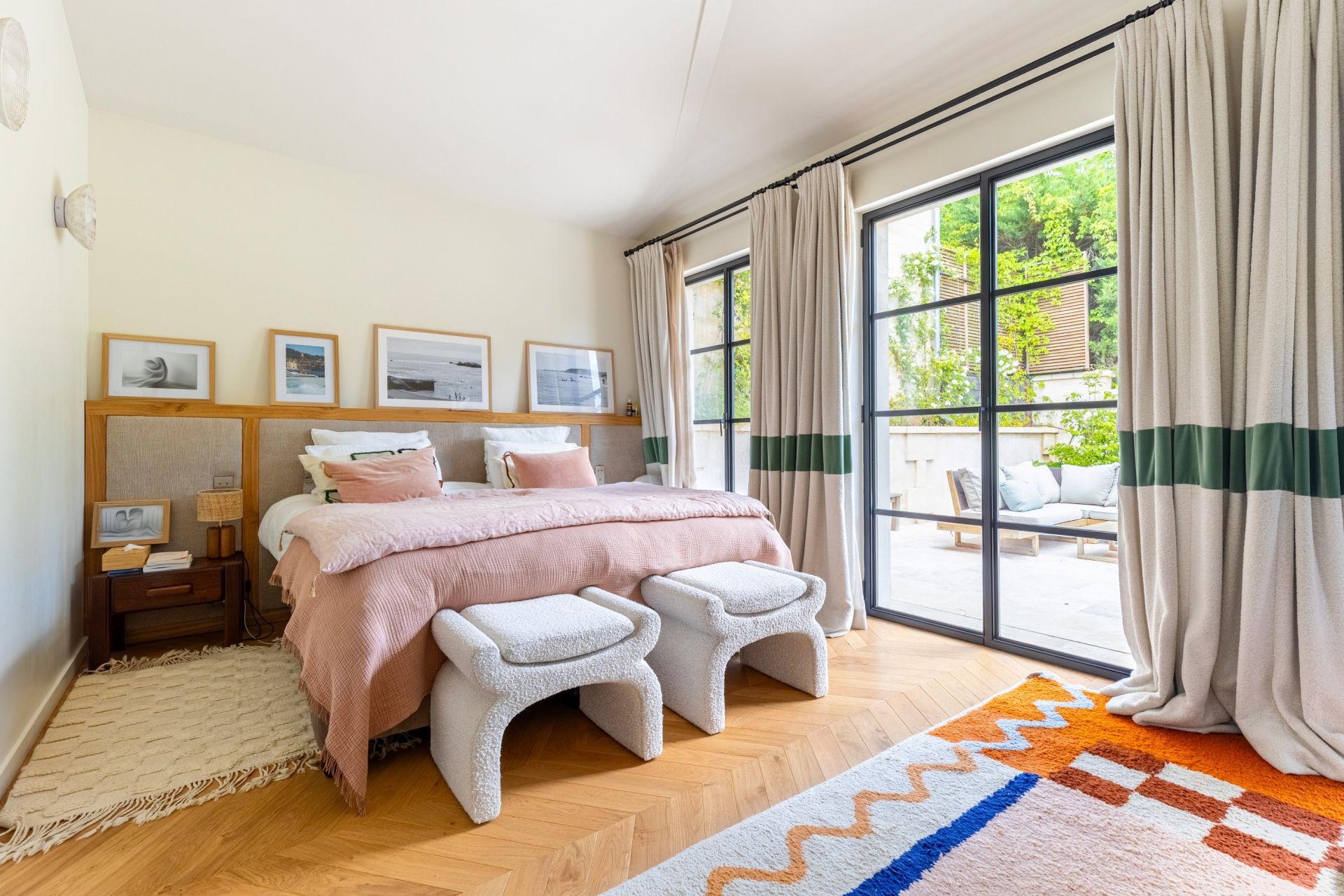 luxury property 12 Rooms for sale on BORDEAUX (33000)