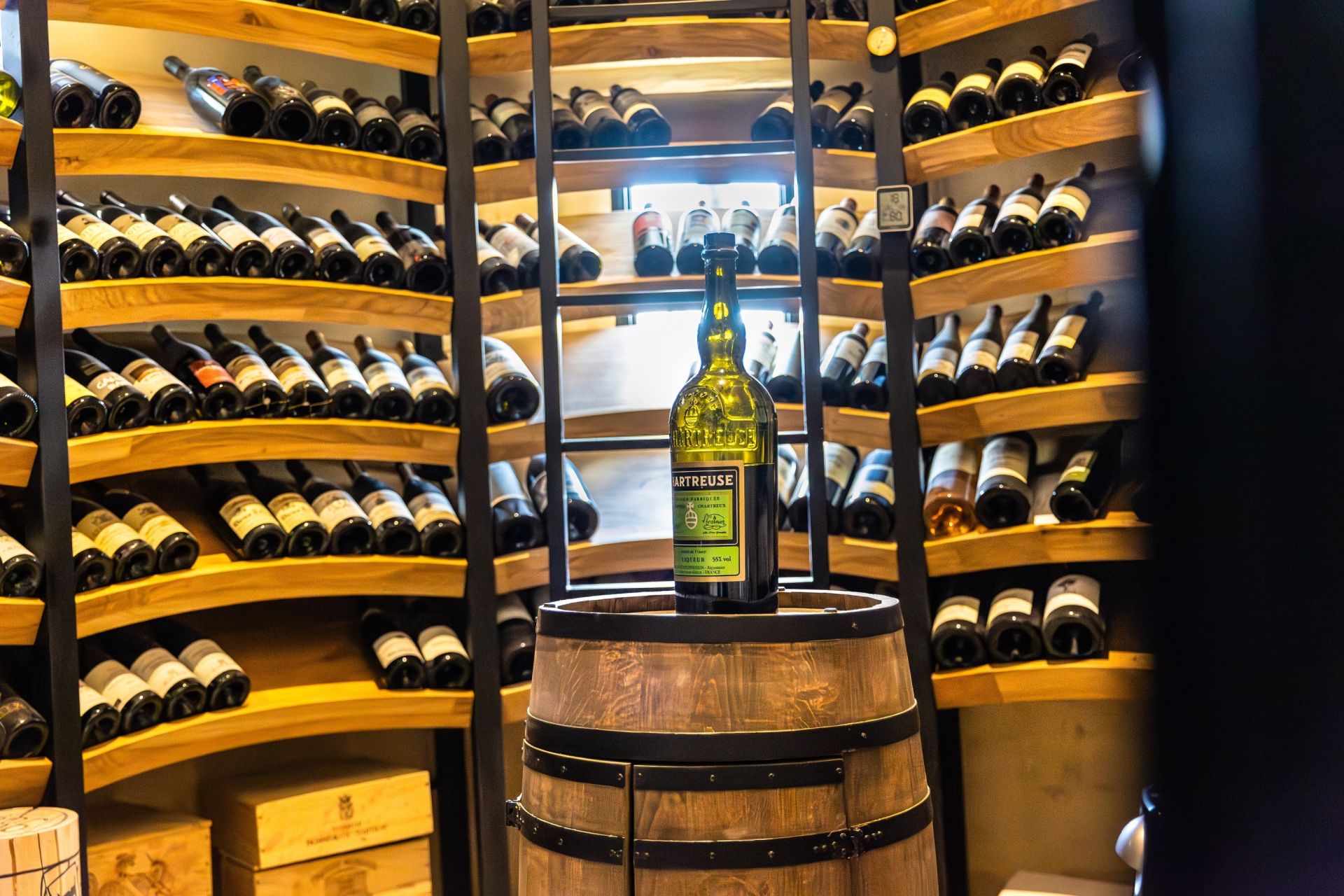 luxury property 12 Rooms for sale on BORDEAUX (33000)