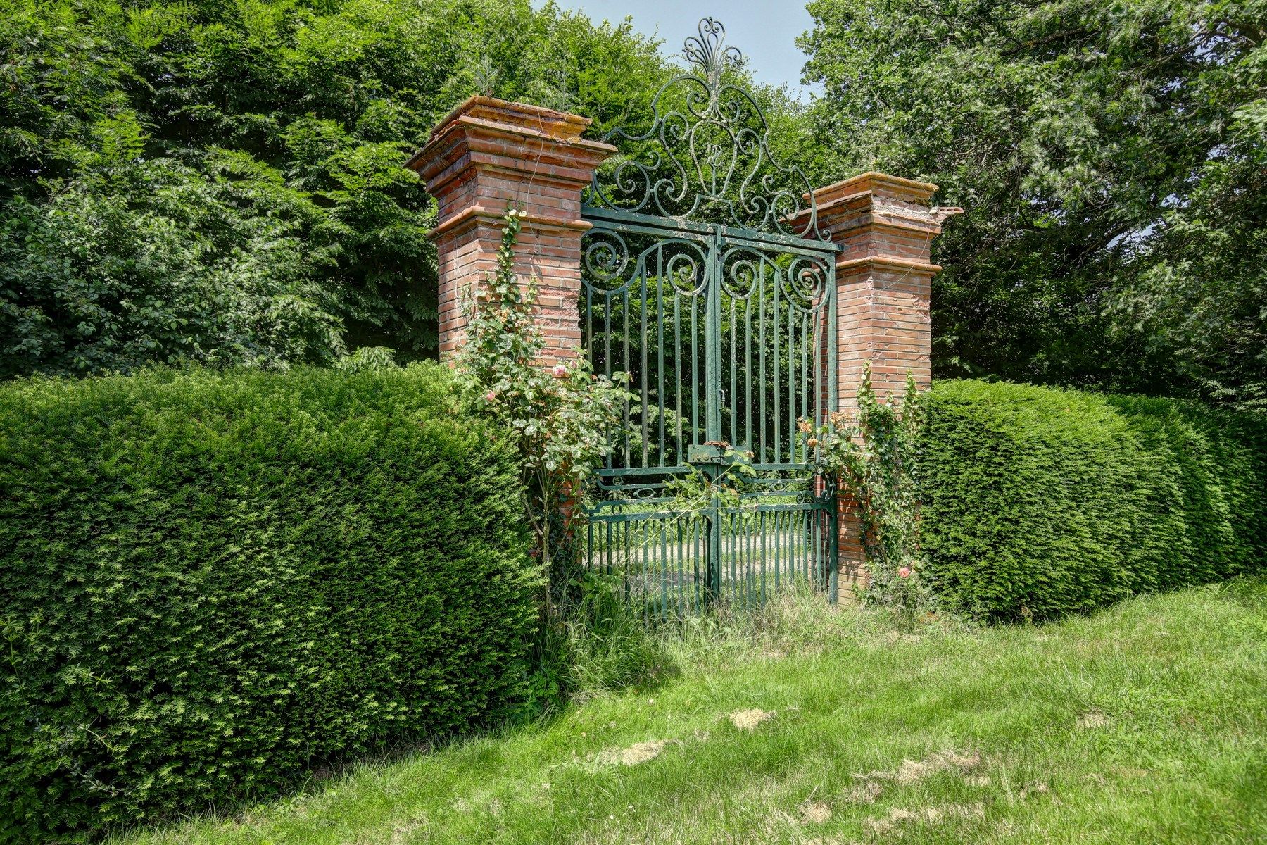 mansion 17 Rooms for sale on LHERM (31600)
