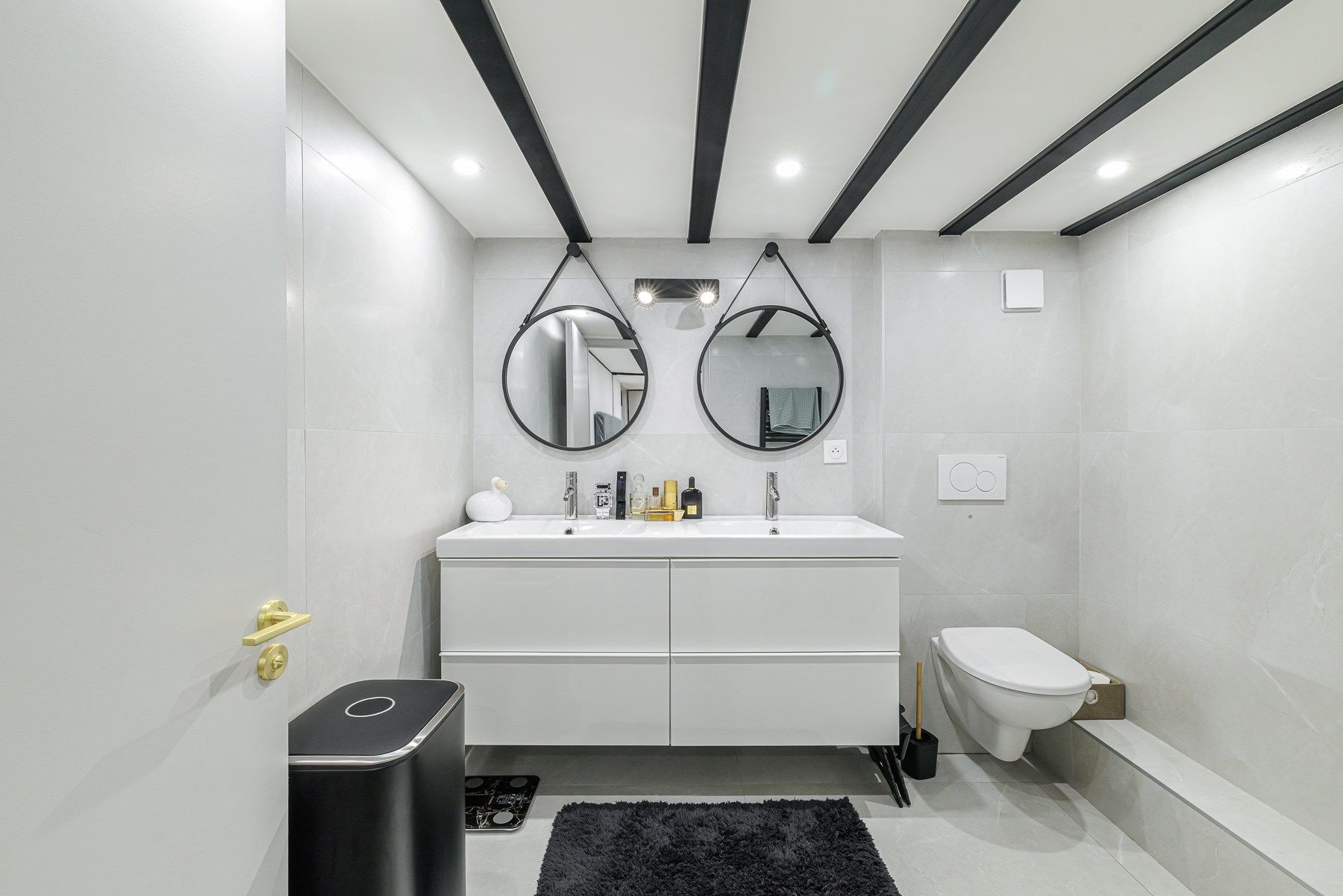 luxury apartment 4 Rooms for sale on NICE (06000)