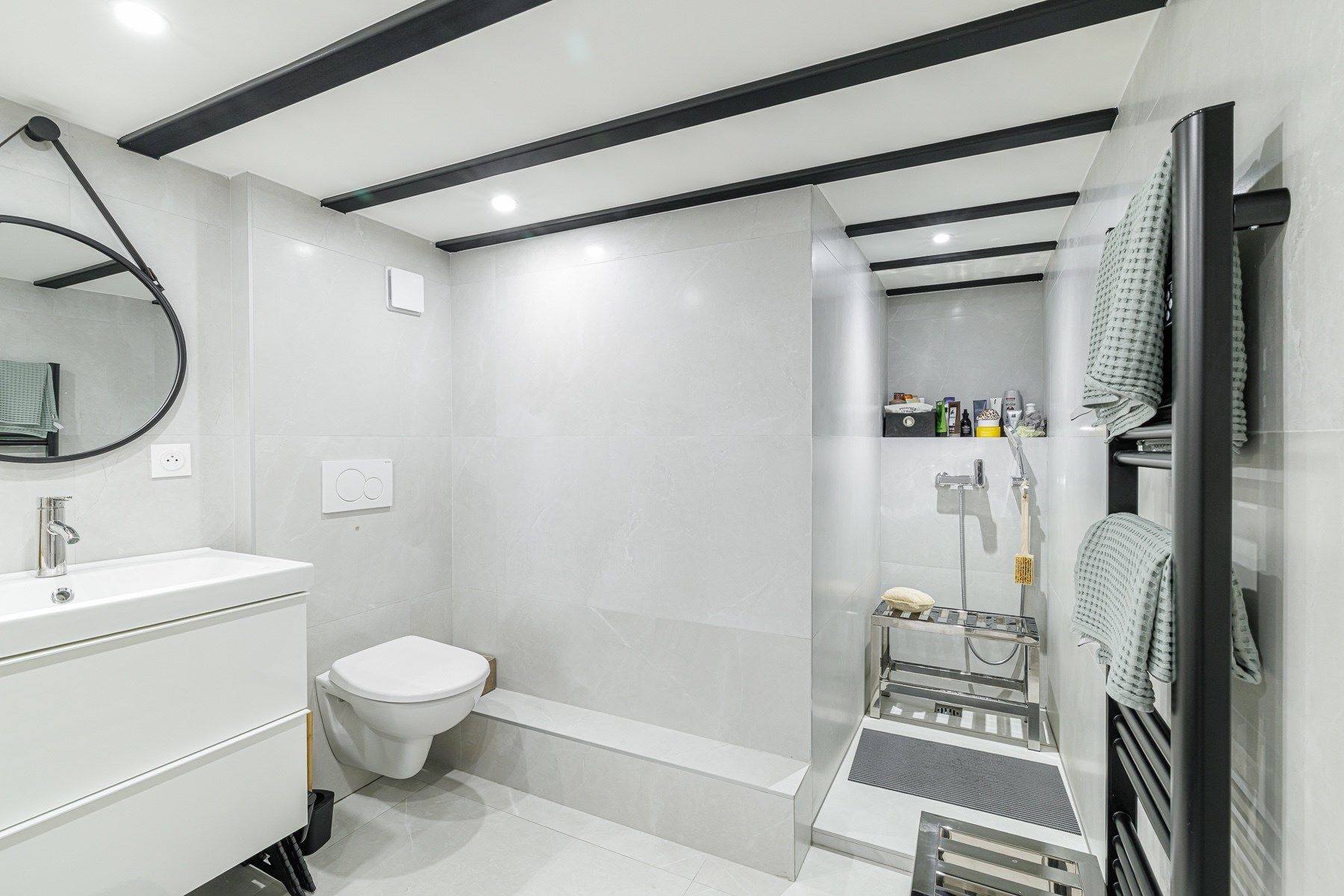 luxury apartment 4 Rooms for sale on NICE (06000)