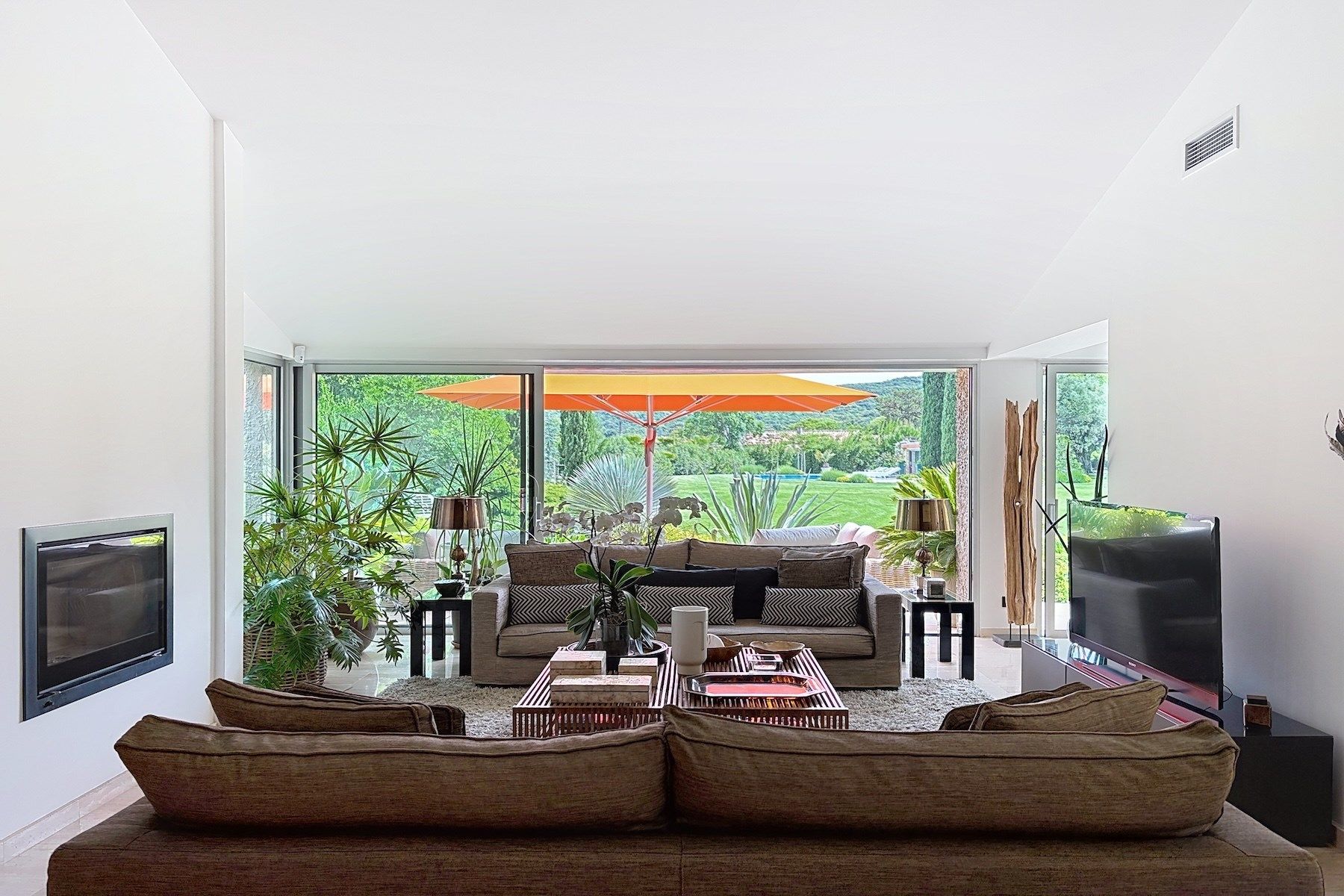 luxury property 8 Rooms for sale on UZES (30700)