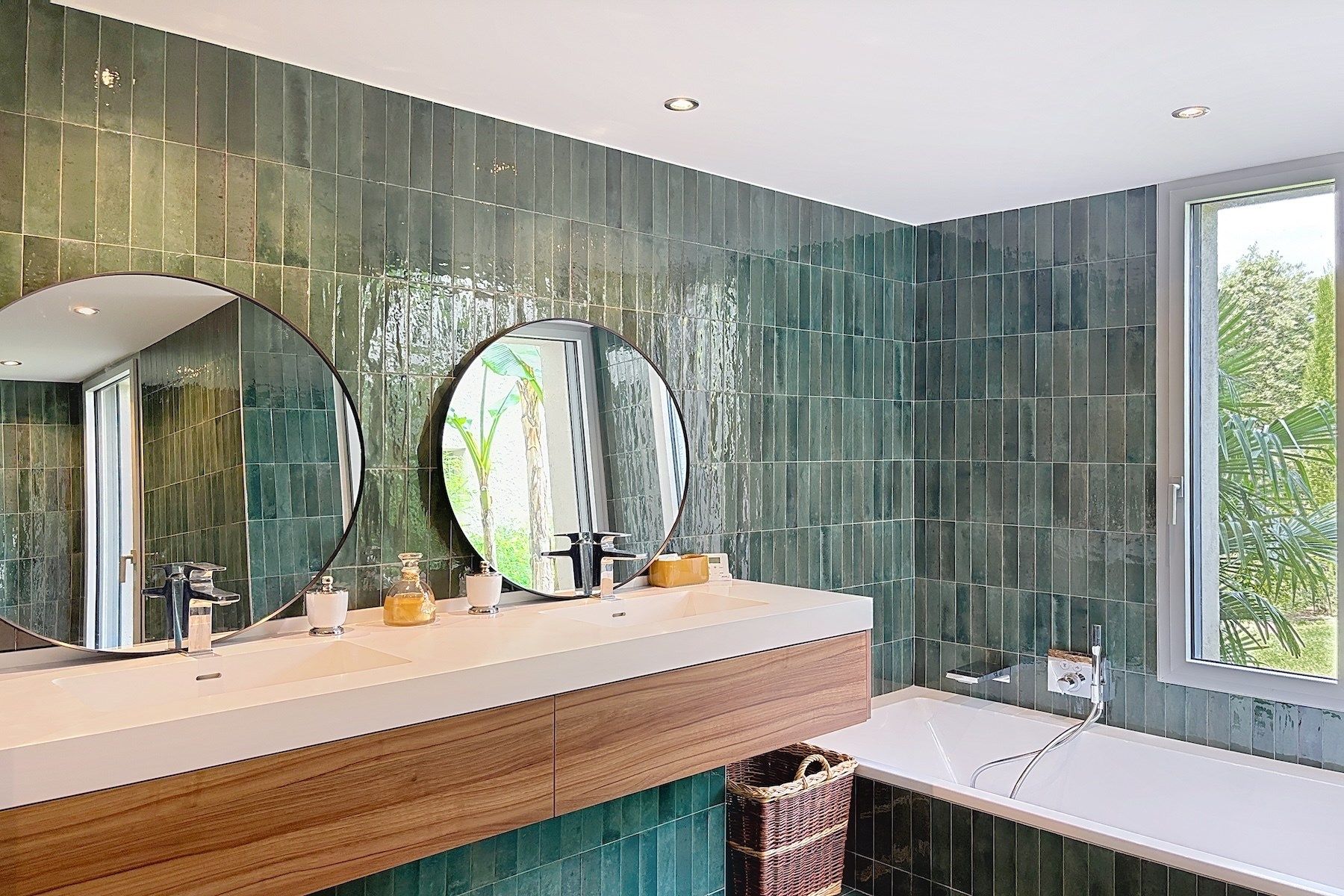 luxury property 8 Rooms for sale on UZES (30700)