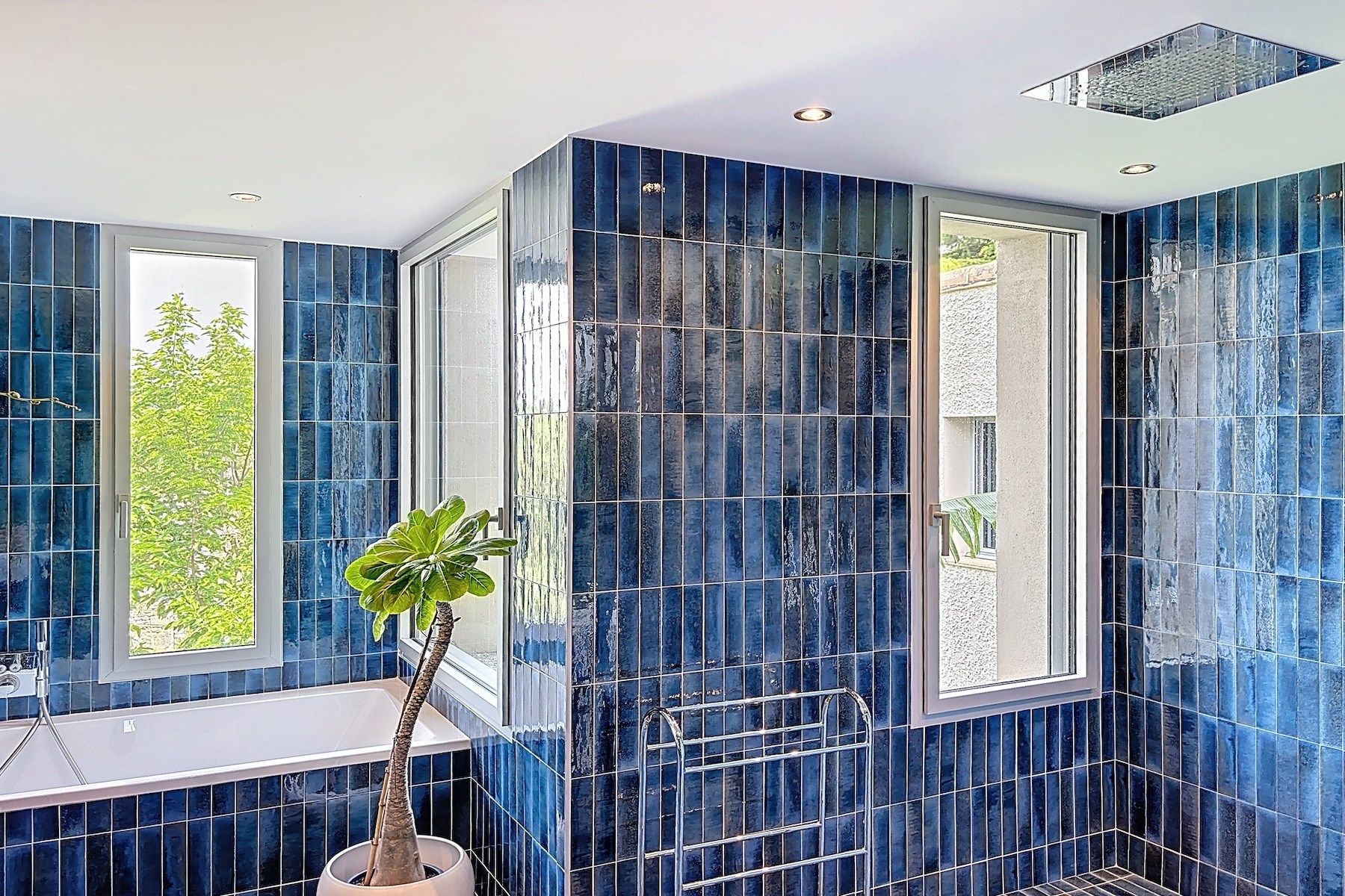 luxury property 8 Rooms for sale on UZES (30700)