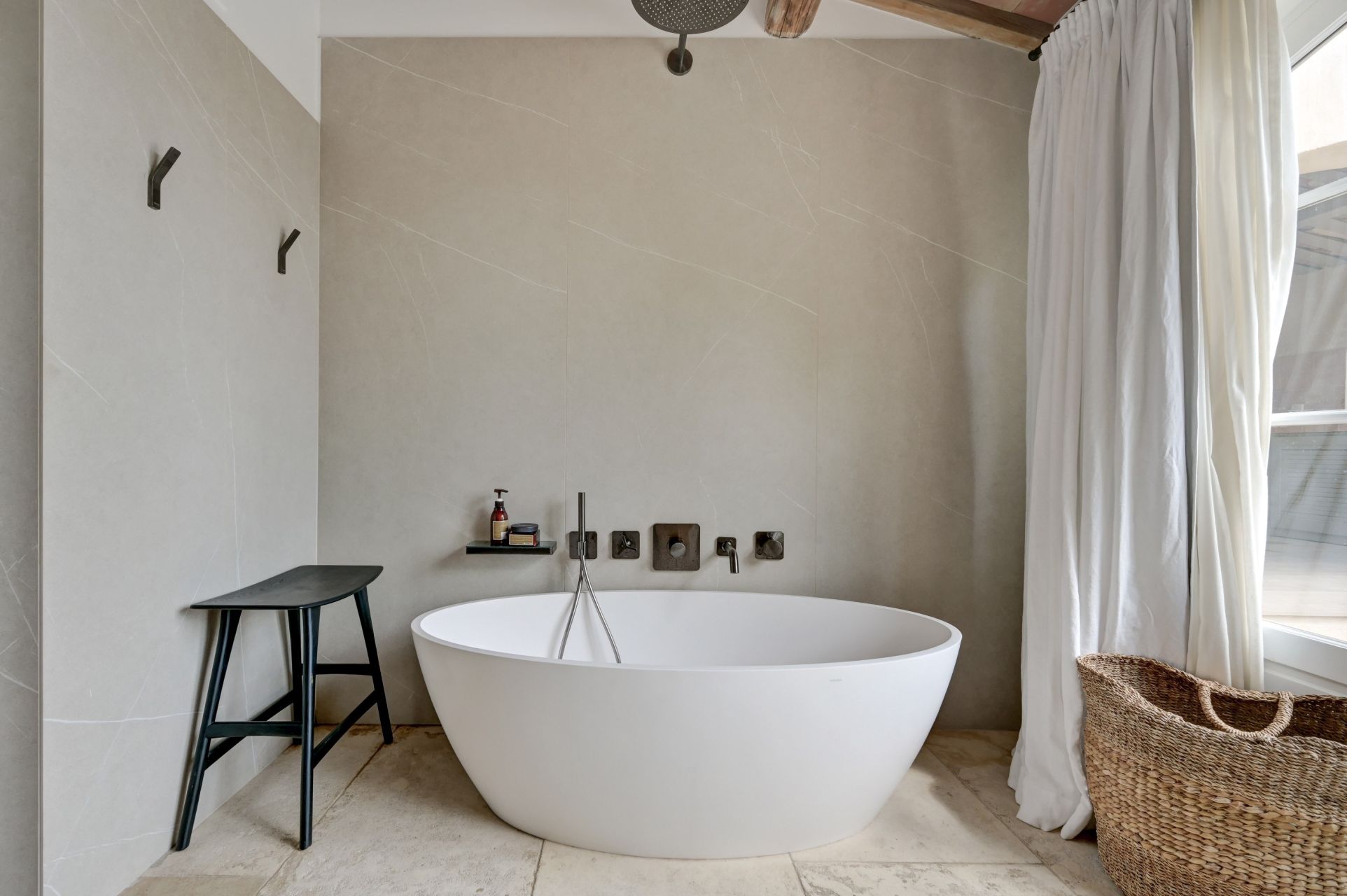 bastide 7 Rooms for seasonal rent on AIX EN PROVENCE (13100)