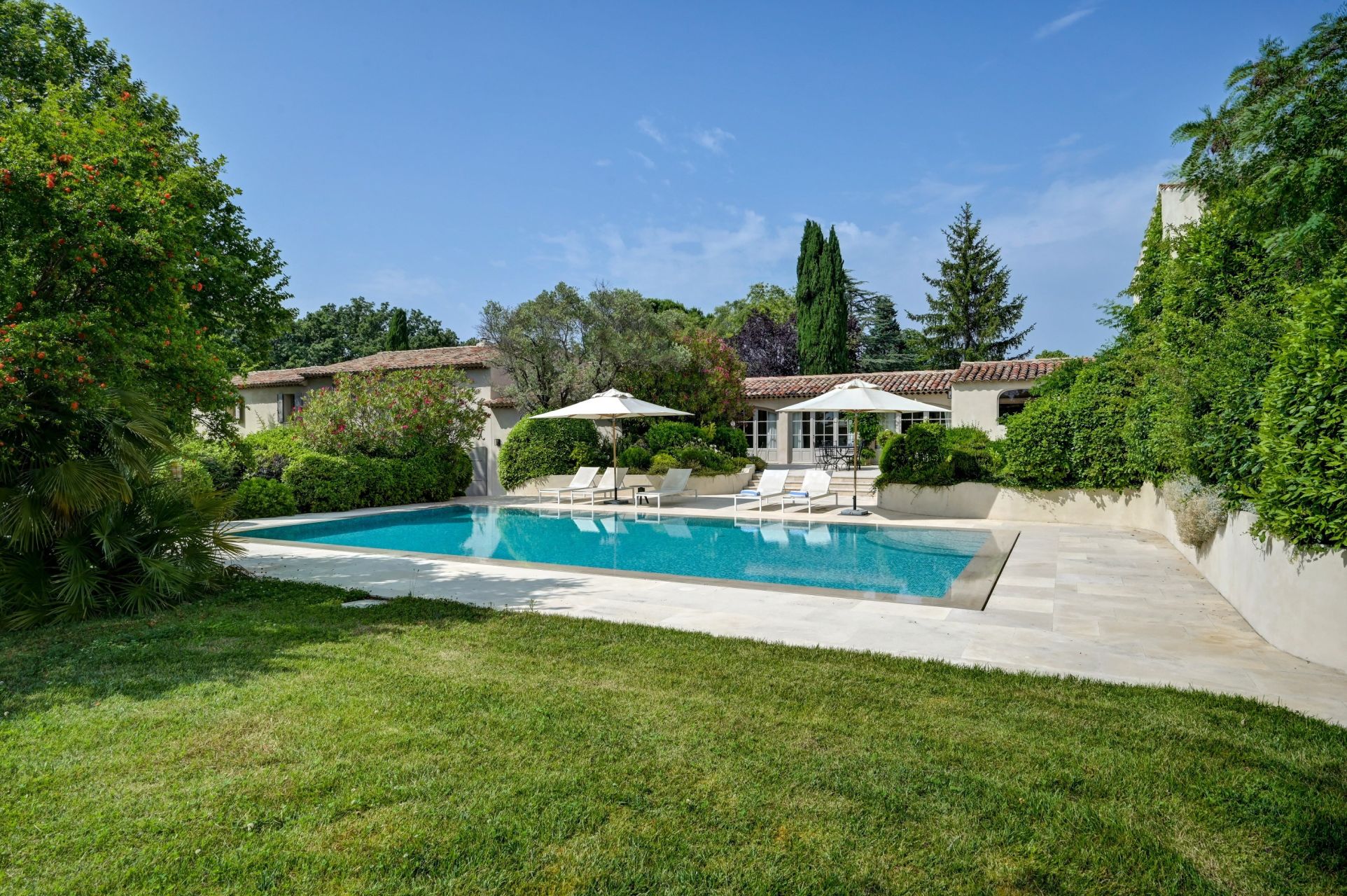 bastide 7 Rooms for seasonal rent on AIX EN PROVENCE (13100)