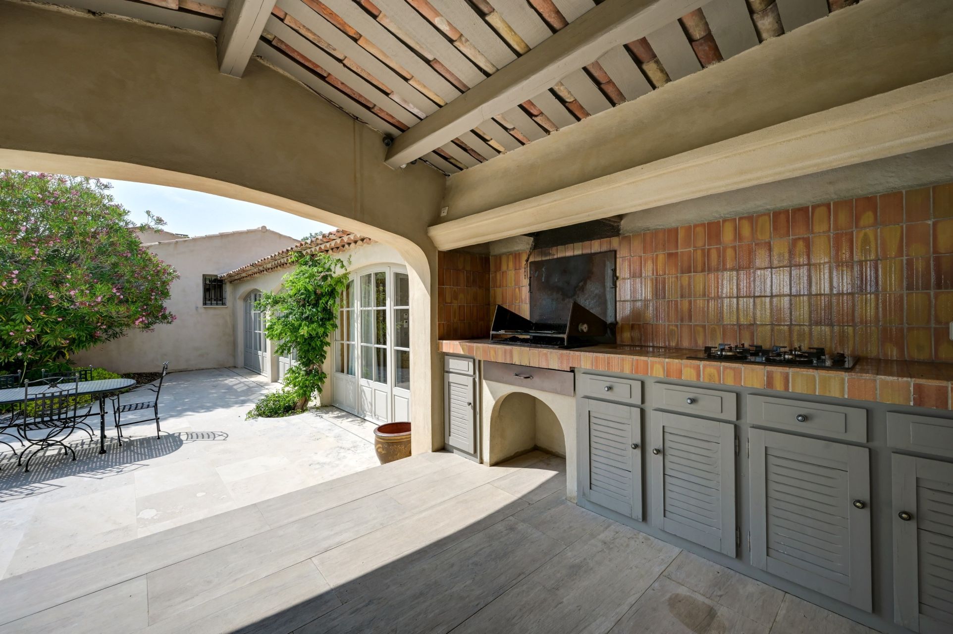 bastide 7 Rooms for seasonal rent on AIX EN PROVENCE (13100)