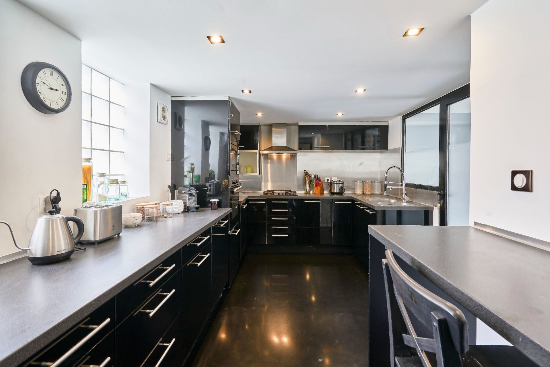 luxury apartment 9 Rooms for sale on LAMBERSART (59130)