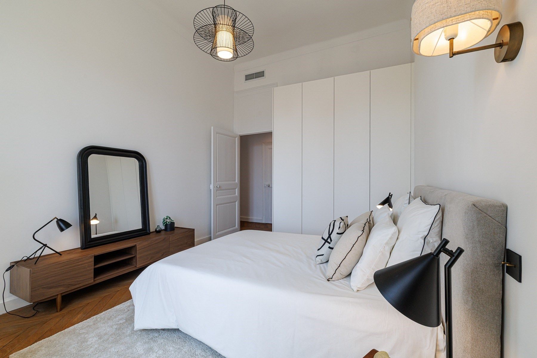 luxury apartment 7 Rooms for sale on NICE (06000)