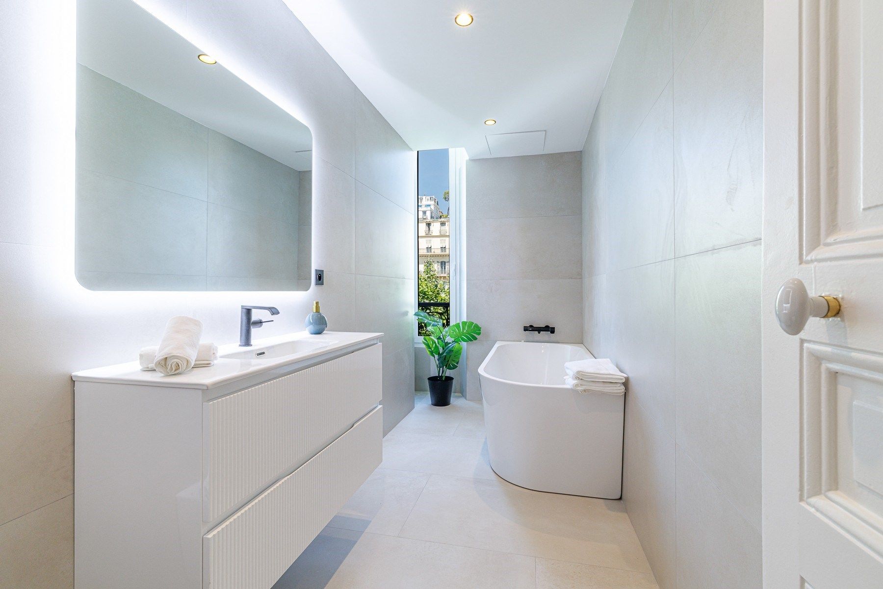 luxury apartment 7 Rooms for sale on NICE (06000)