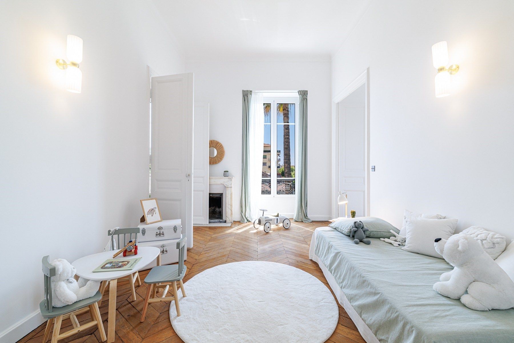 luxury apartment 7 Rooms for sale on NICE (06000)