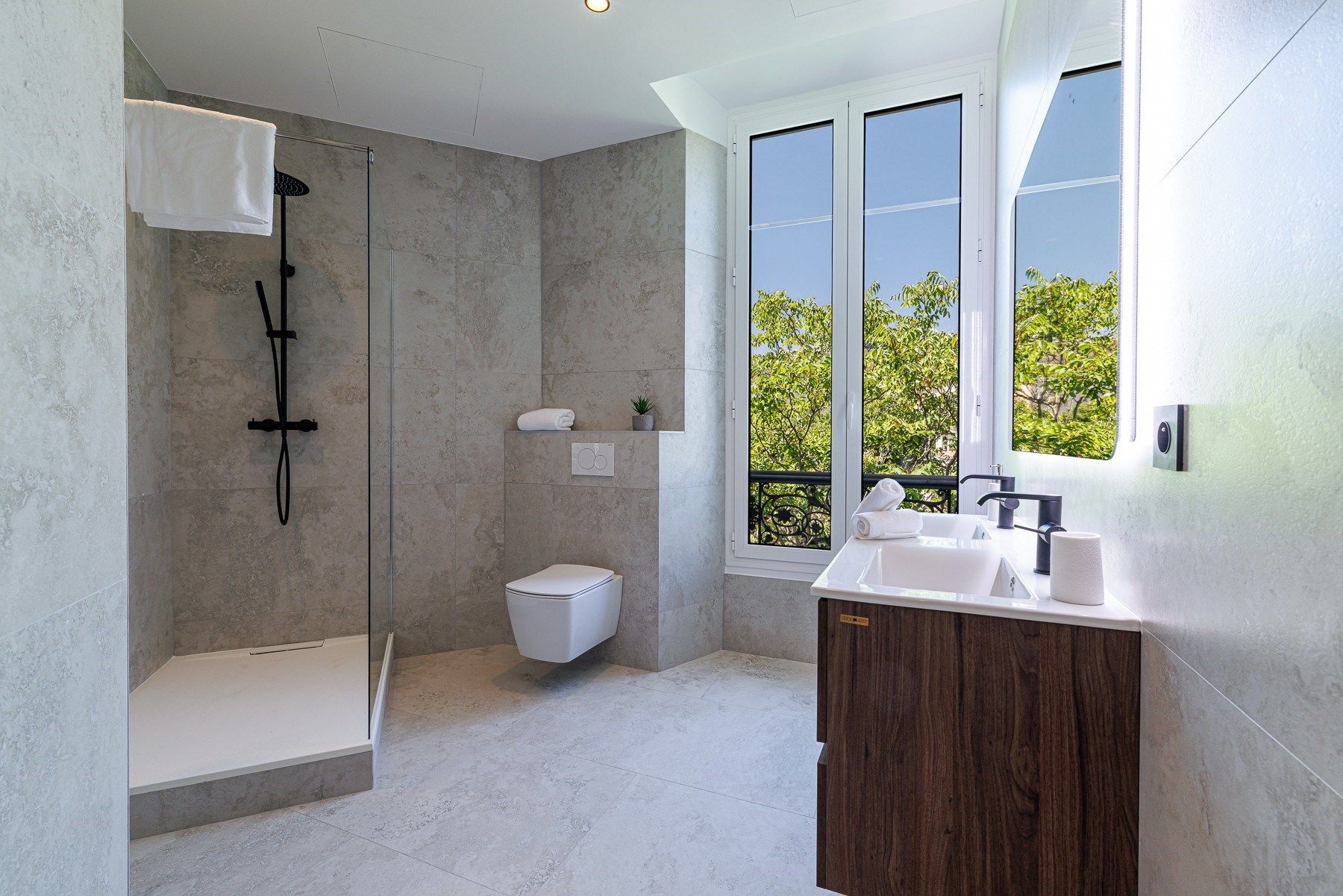 luxury apartment 7 Rooms for sale on NICE (06000)