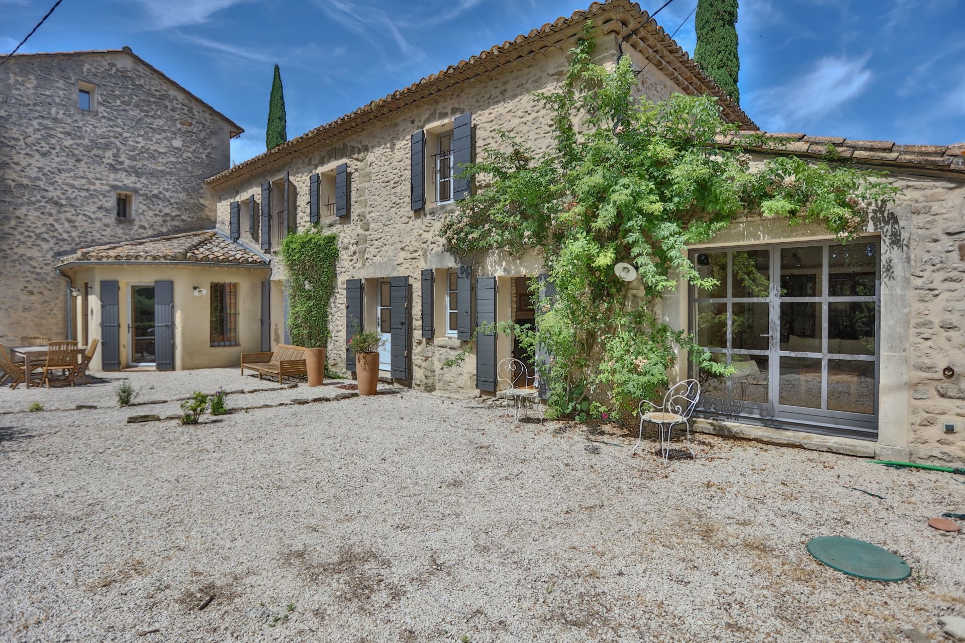 maison de luxe 7 Pièces en vente sur SAUMANE DE VAUCLUSE (84800)
