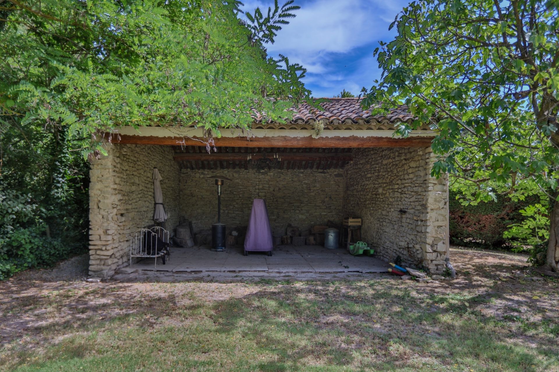 maison de luxe 7 Pièces en vente sur SAUMANE DE VAUCLUSE (84800)