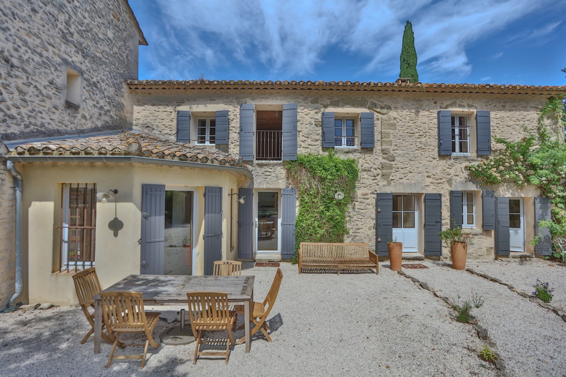 maison de luxe 7 Pièces en vente sur SAUMANE DE VAUCLUSE (84800)