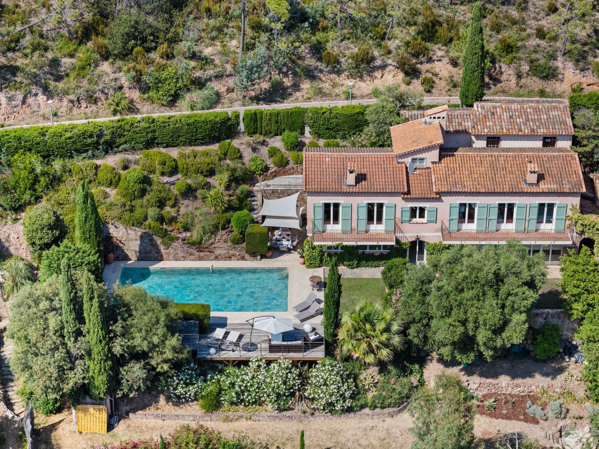luxury provencale house 7 Rooms for sale on THEOULE SUR MER (06590)