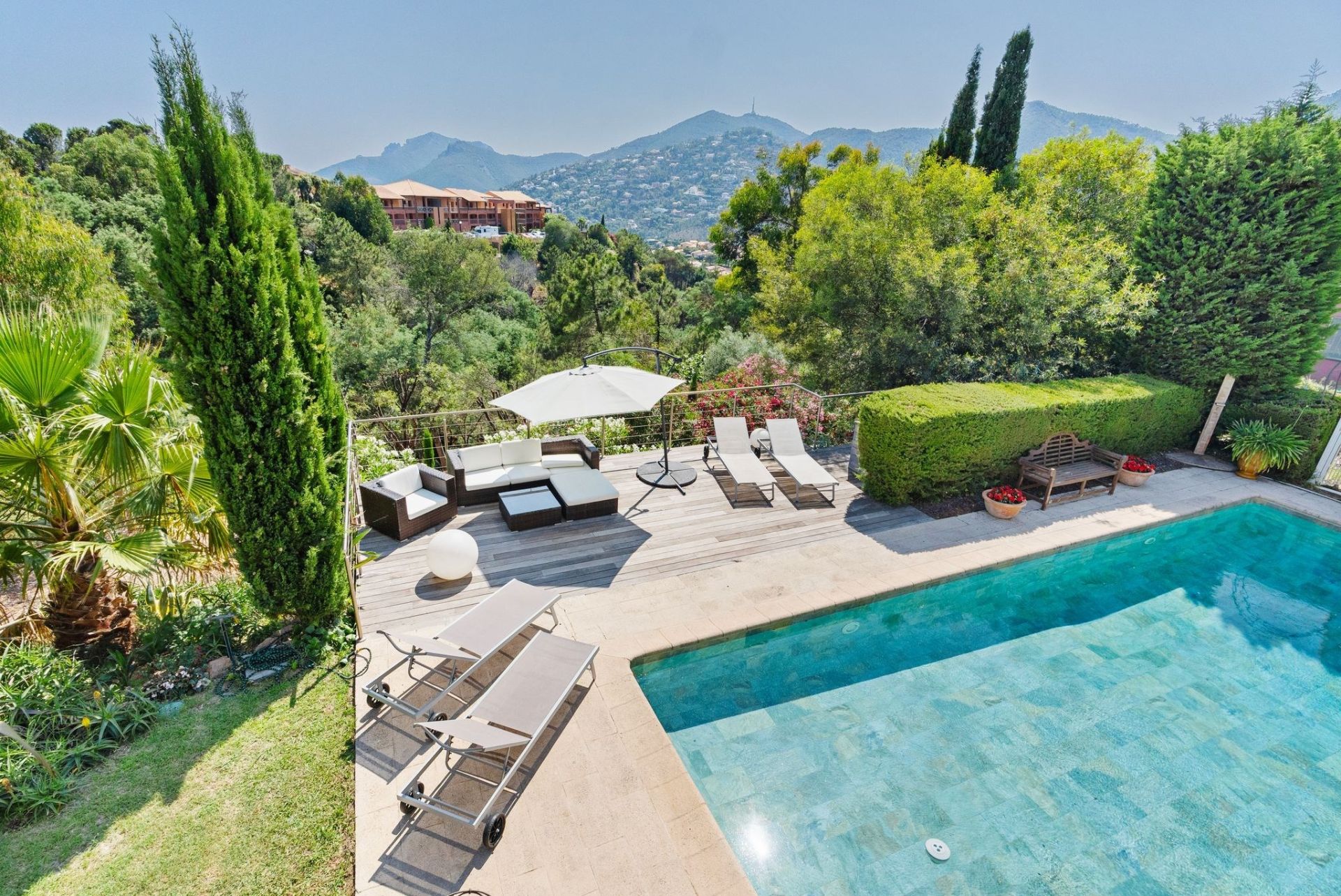 luxury provencale house 7 Rooms for sale on THEOULE SUR MER (06590)