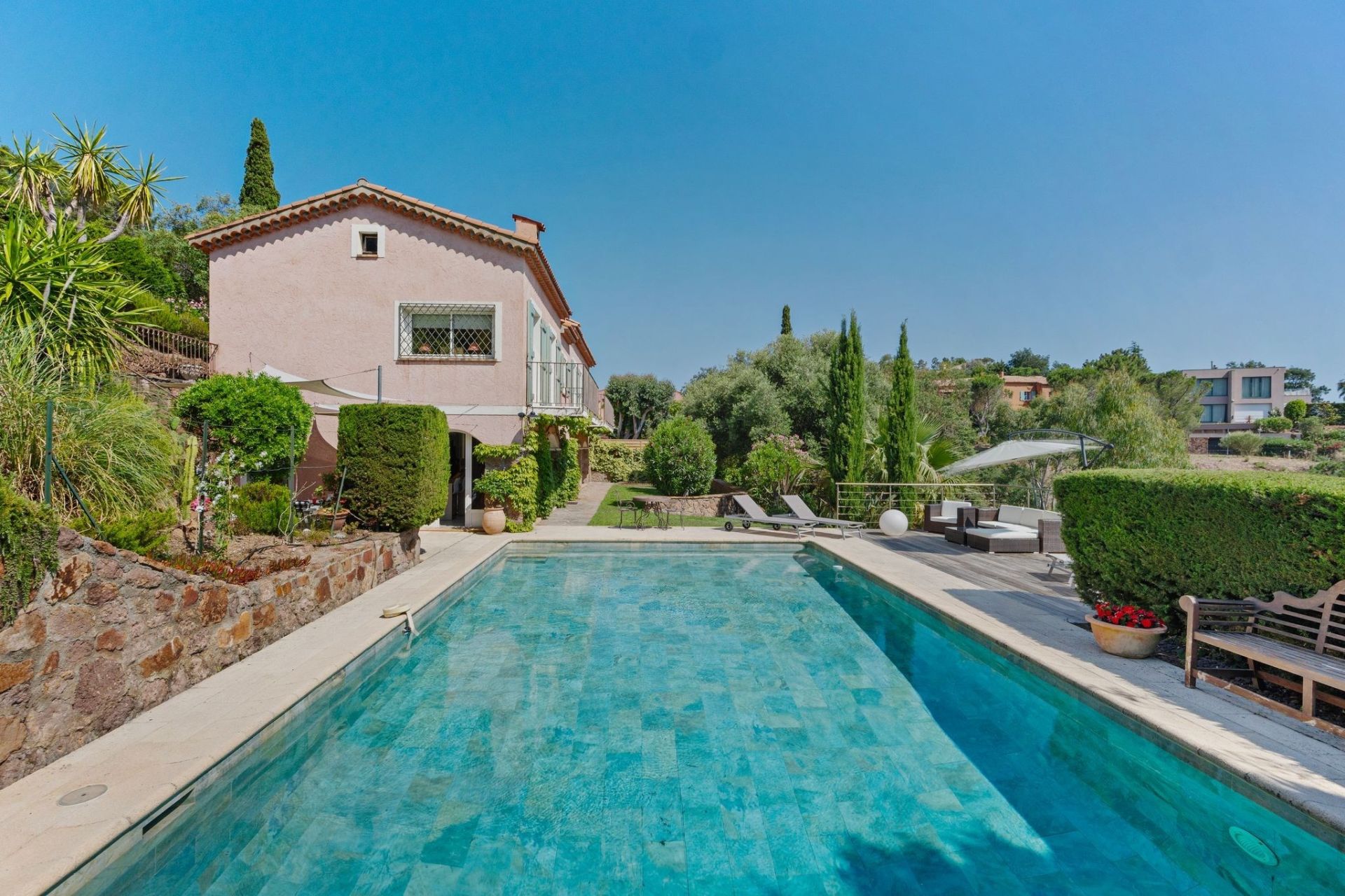 luxury provencale house 7 Rooms for sale on THEOULE SUR MER (06590)