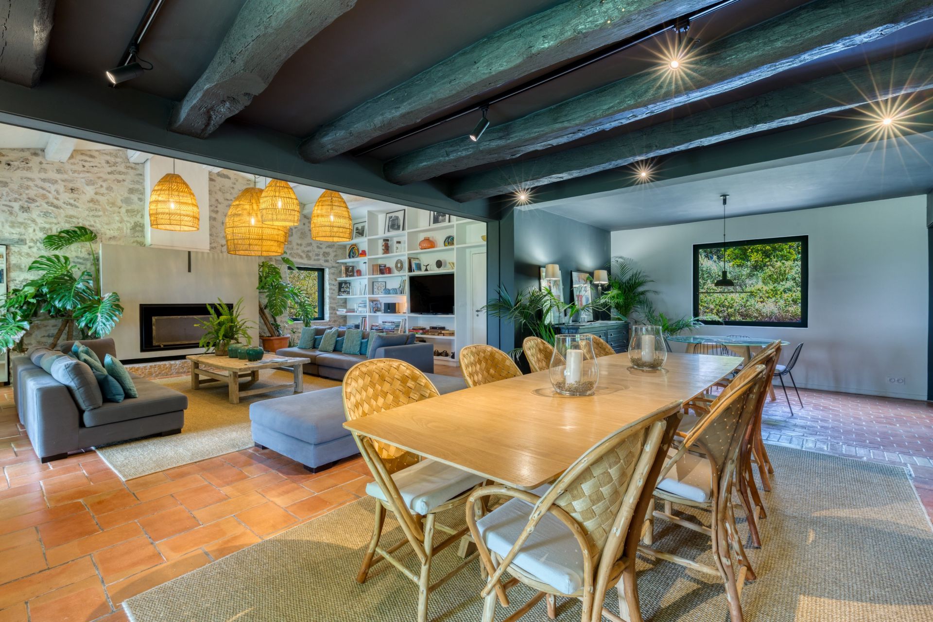 luxury property 8 Rooms for sale on FLAYOSC (83780)