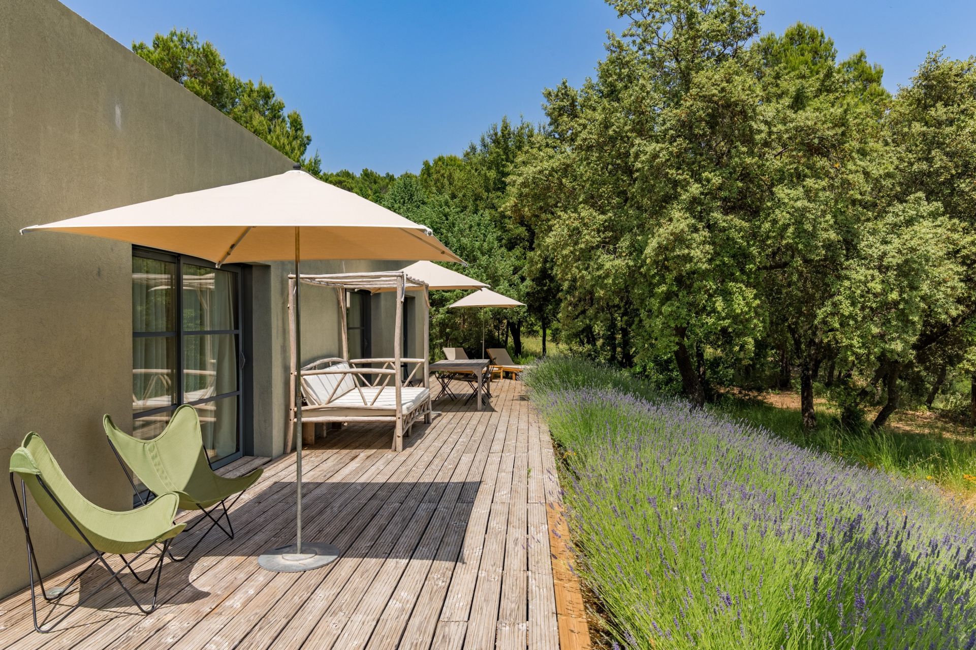 luxury property 8 Rooms for sale on FLAYOSC (83780)