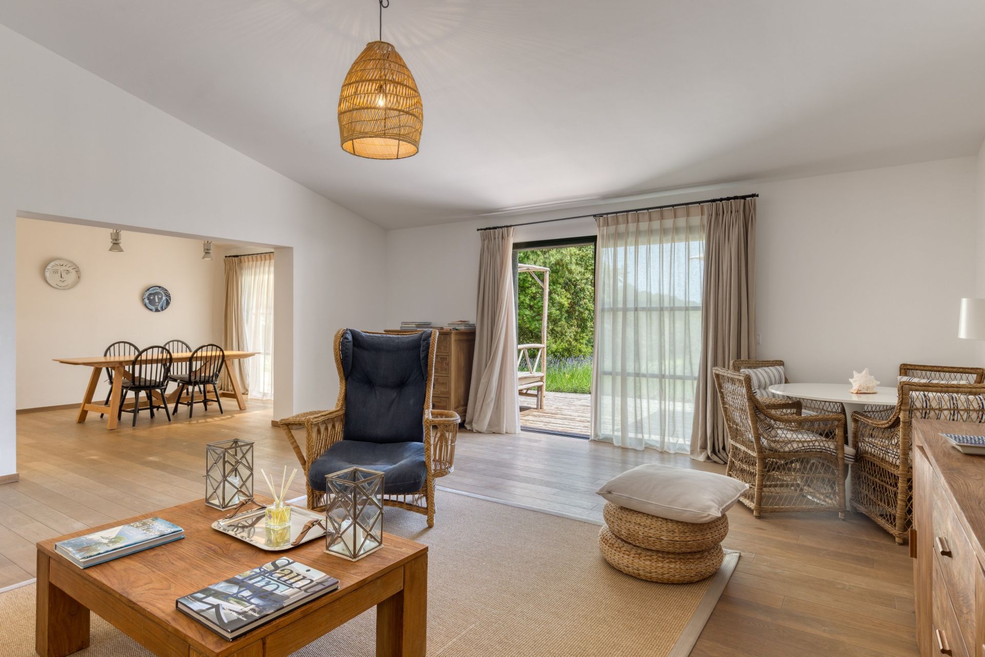 luxury property 8 Rooms for sale on FLAYOSC (83780)