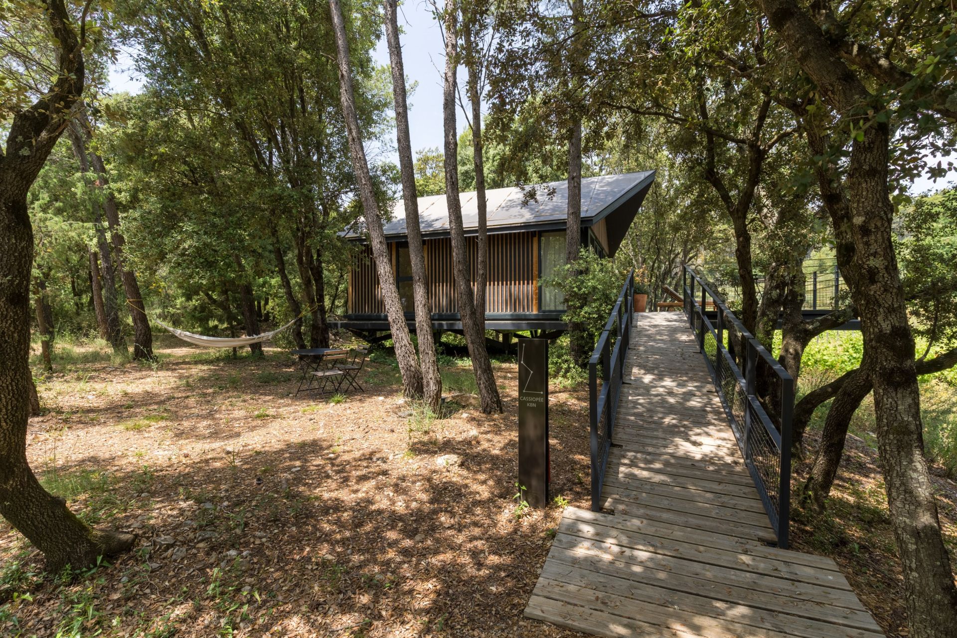 luxury property 8 Rooms for sale on FLAYOSC (83780)