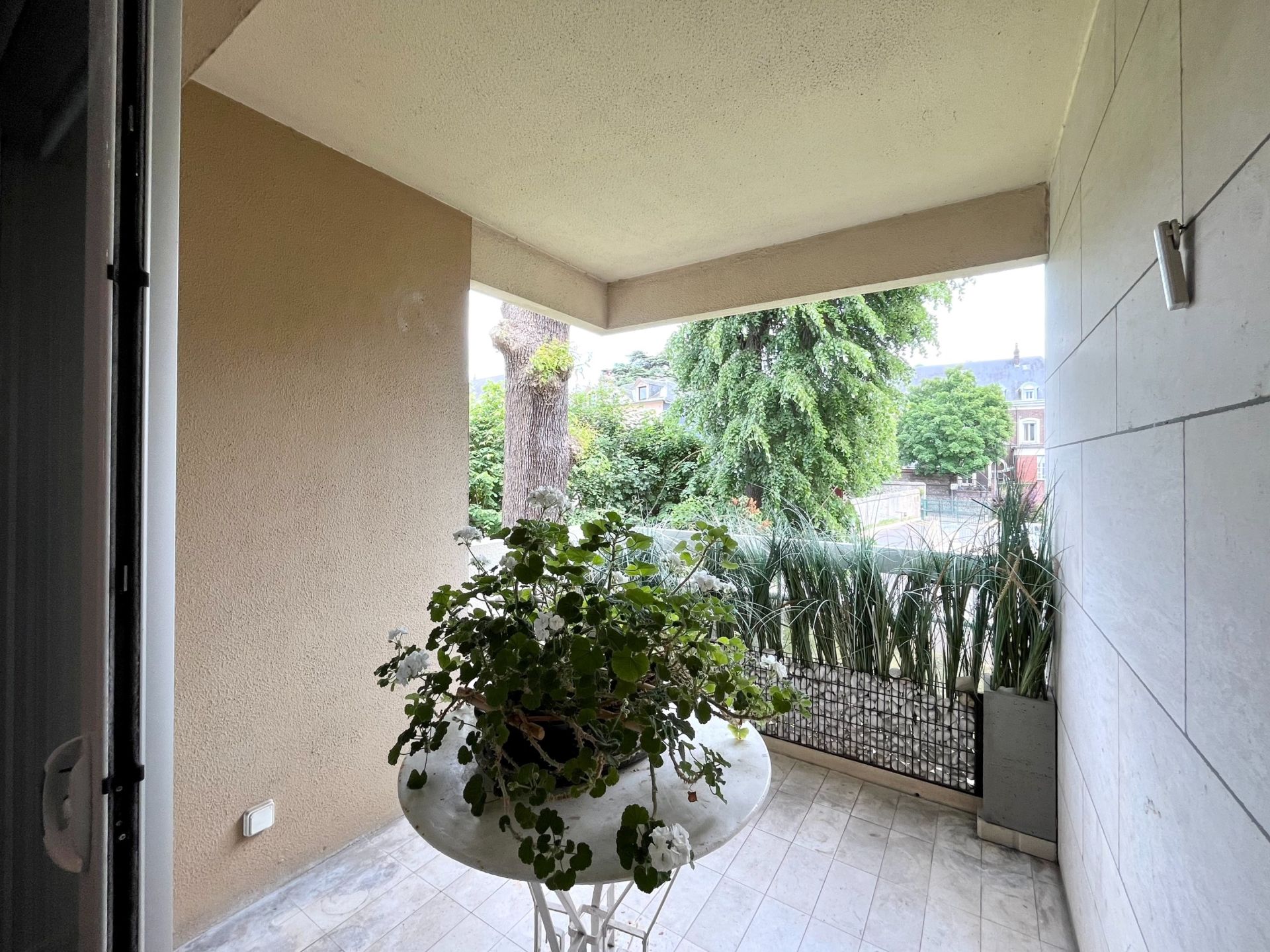 luxury apartment 5 Rooms for sale on ROUEN (76000)