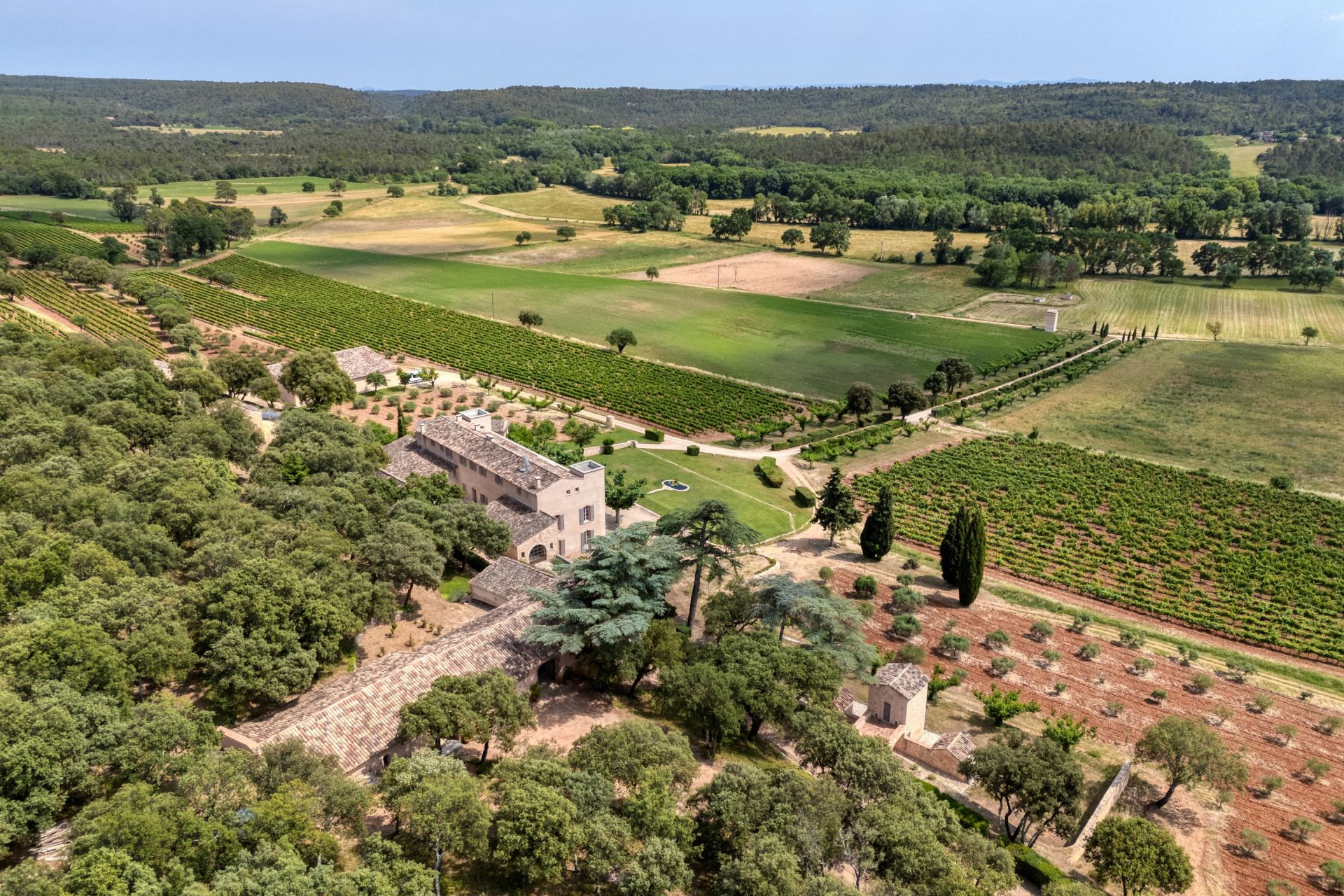 castle 30 Rooms for sale on FOX AMPHOUX (83670)