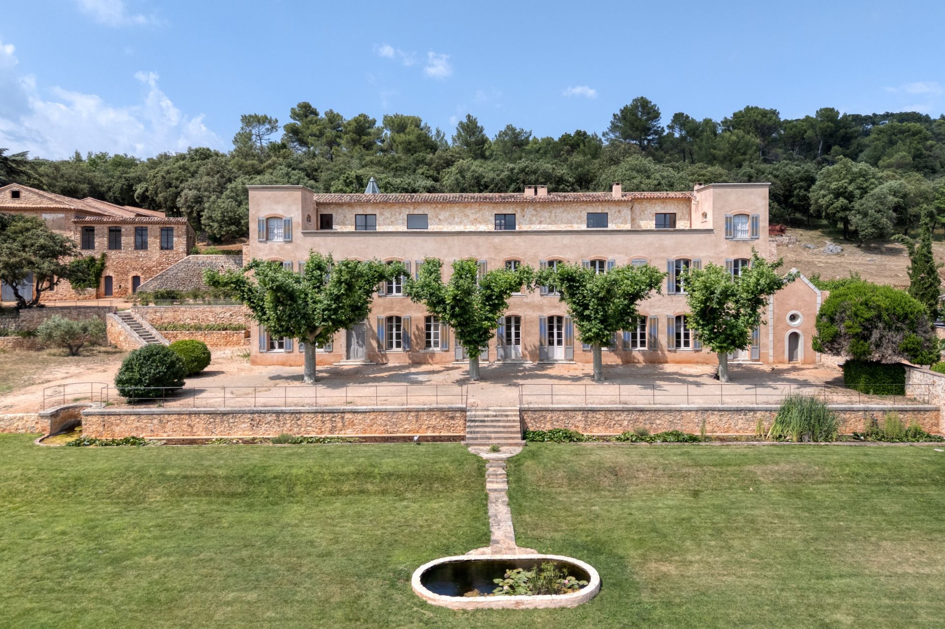 castle 30 Rooms for sale on FOX AMPHOUX (83670)