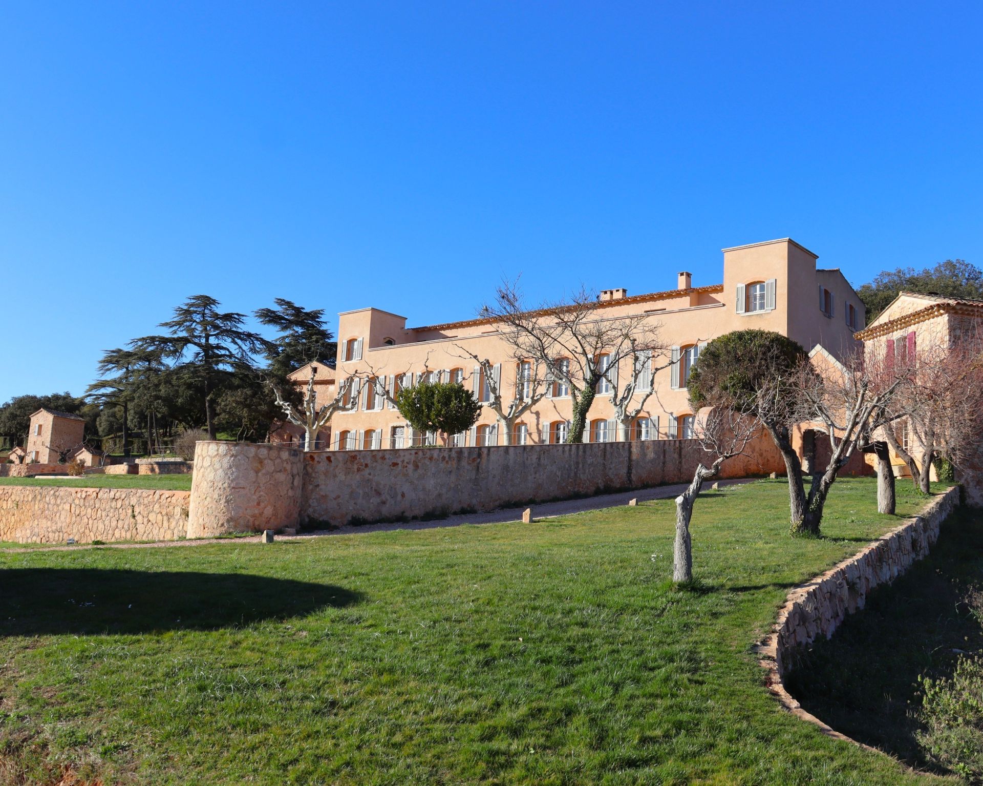 castle 30 Rooms for sale on FOX AMPHOUX (83670)