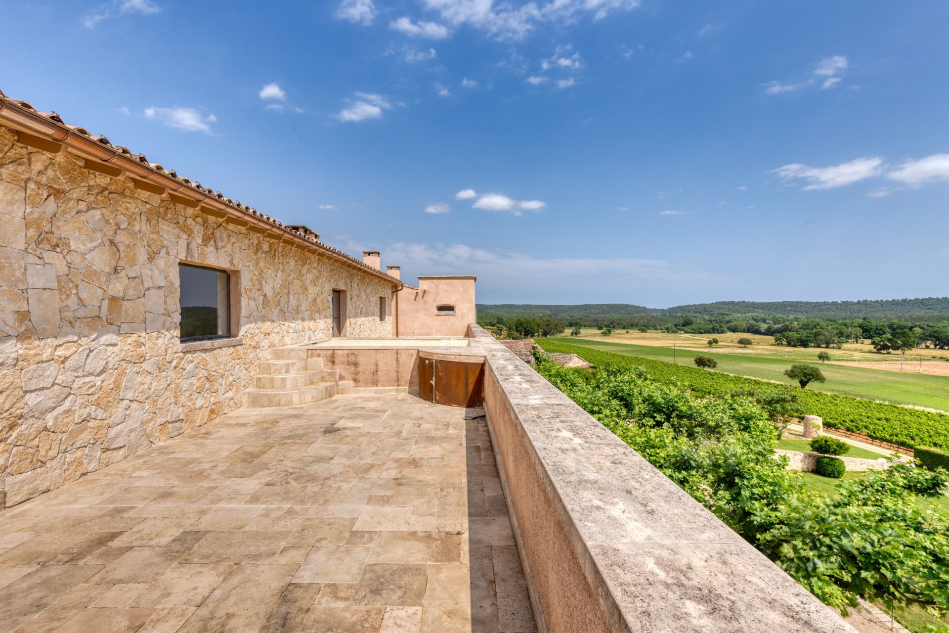 château 30 Pièces en vente sur FOX AMPHOUX (83670)