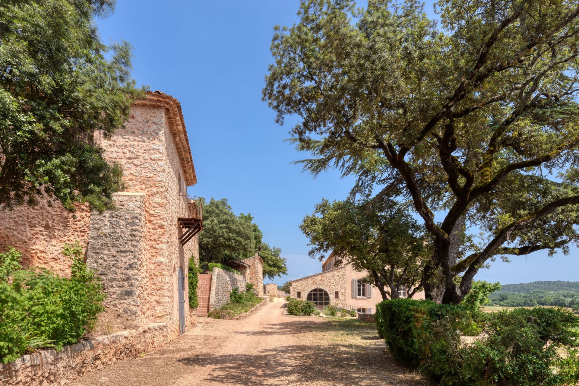 castle 30 Rooms for sale on FOX AMPHOUX (83670)