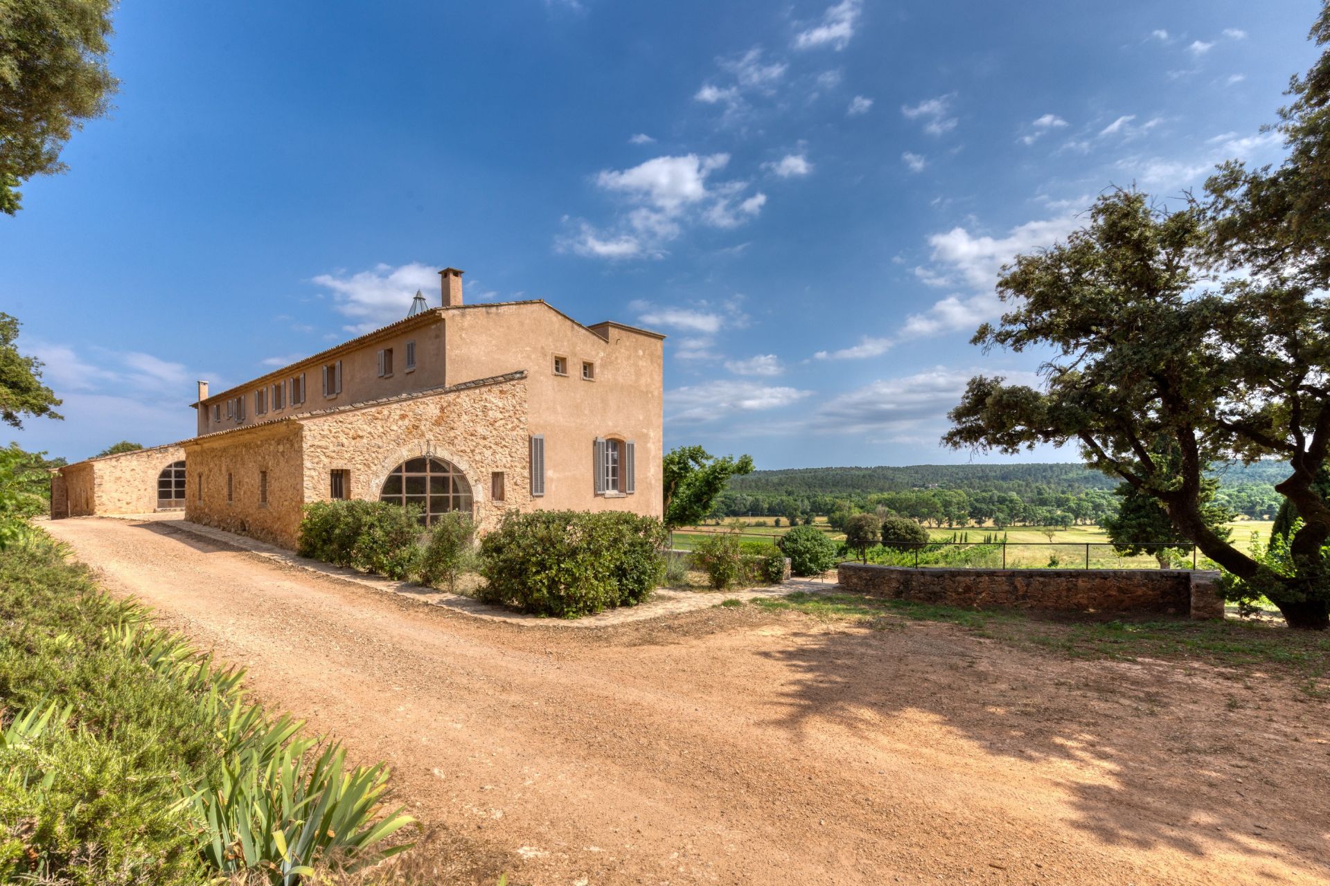 château 30 Pièces en vente sur FOX AMPHOUX (83670)