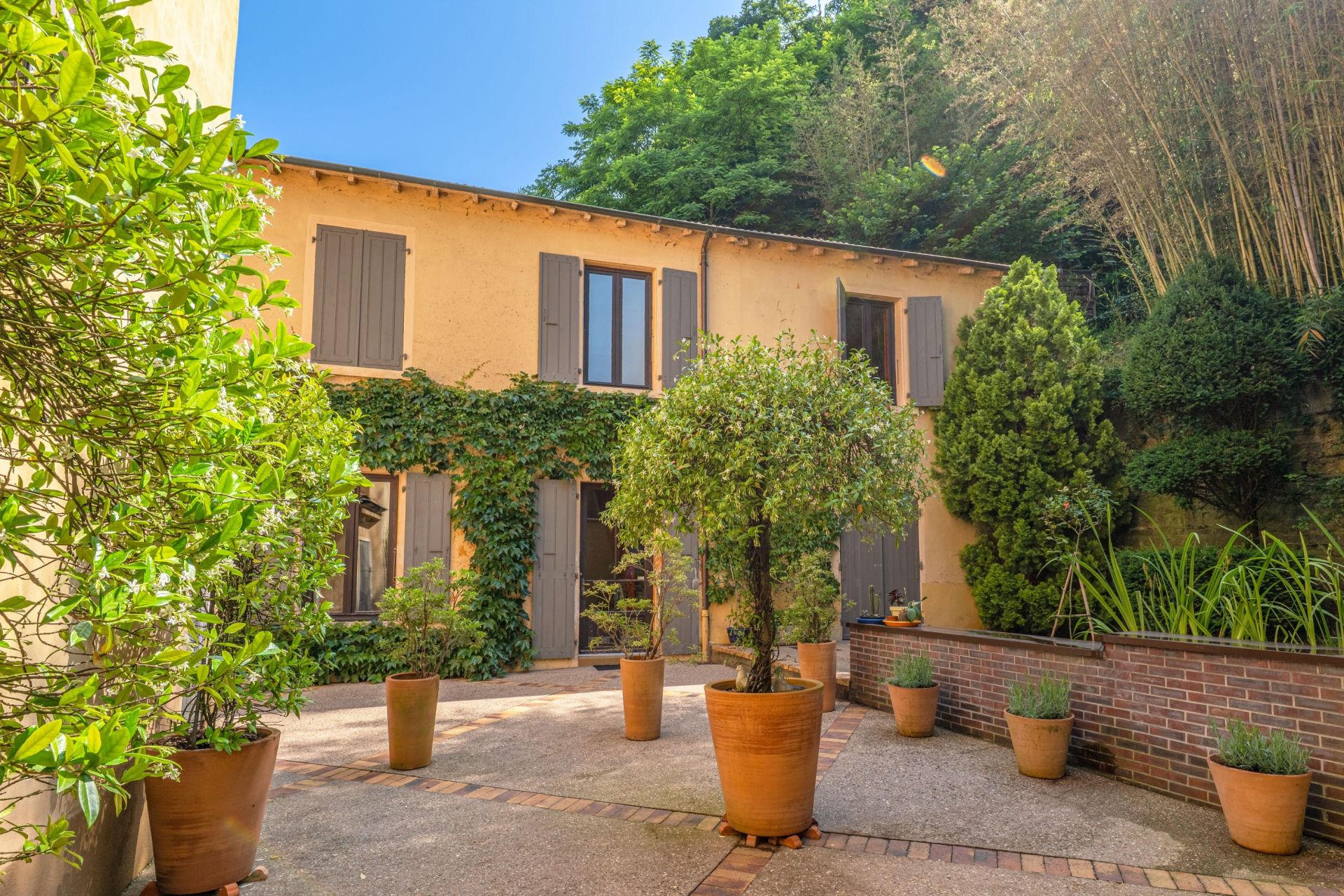 mansion 10 Rooms for sale on CALUIRE ET CUIRE (69300)