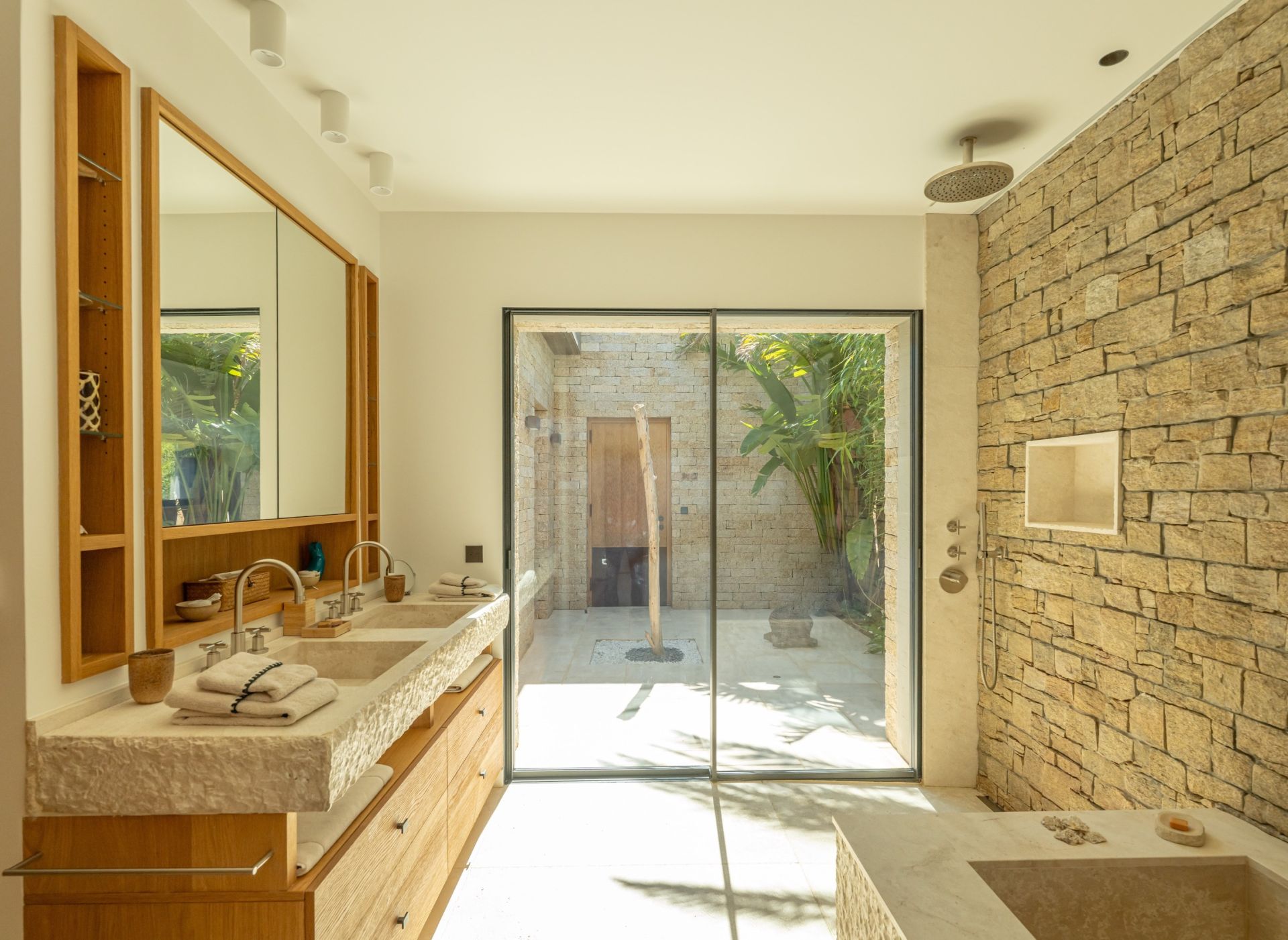 luxury house 12 Rooms for seasonal rent on BONIFACIO (20169)