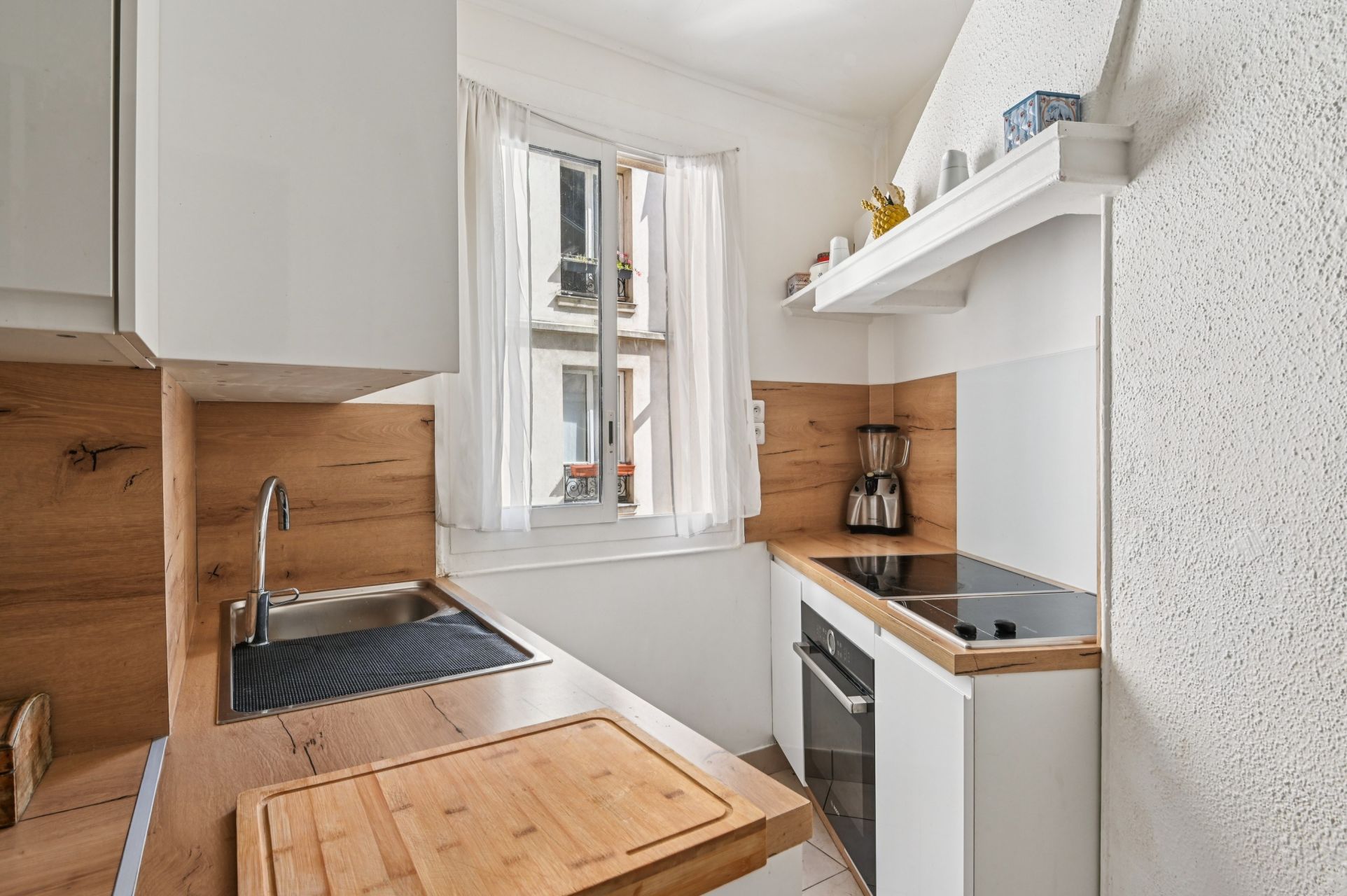 luxury apartment 4 Rooms for sale on PARIS (75016)