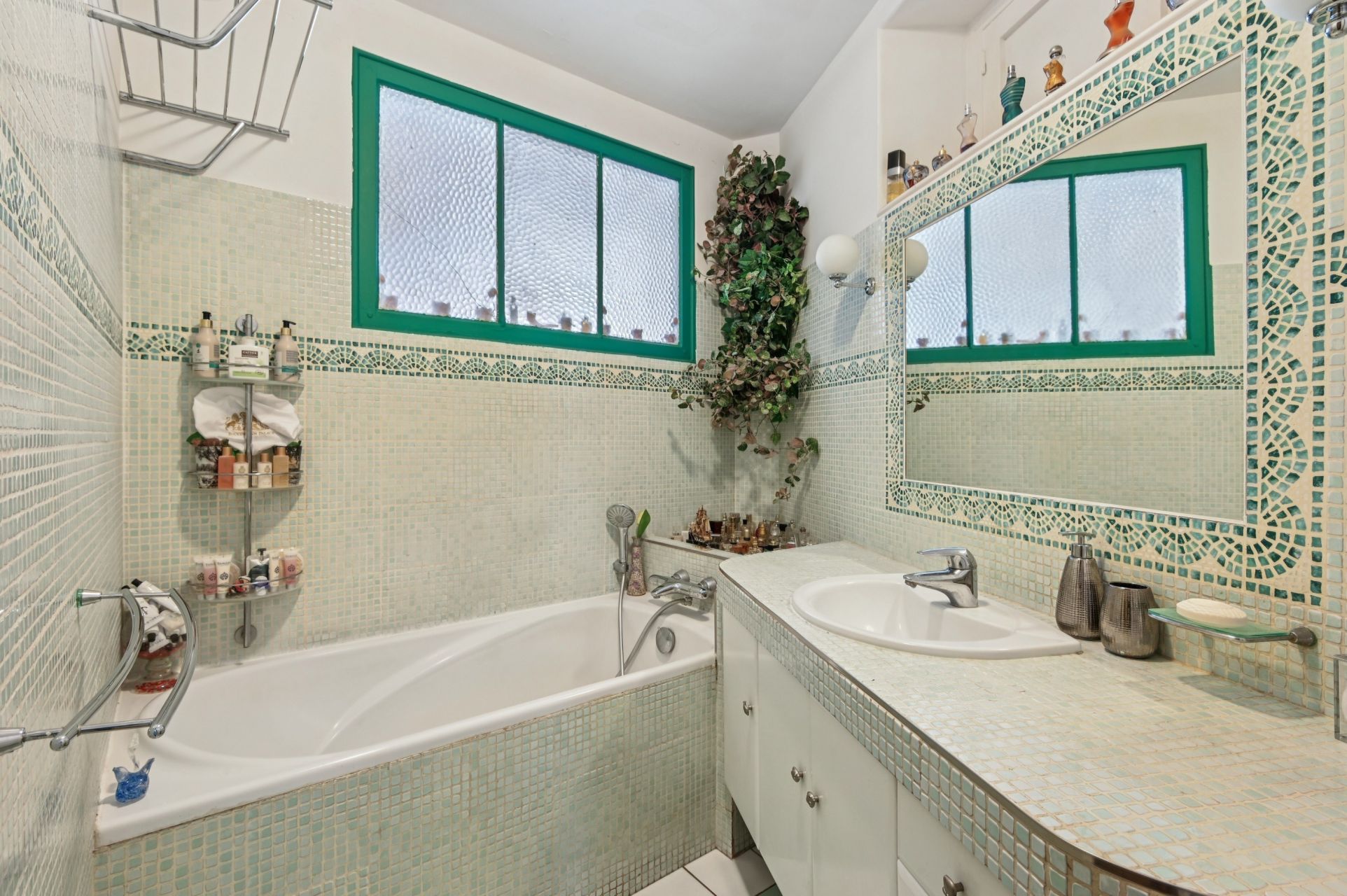 luxury apartment 4 Rooms for sale on PARIS (75016)