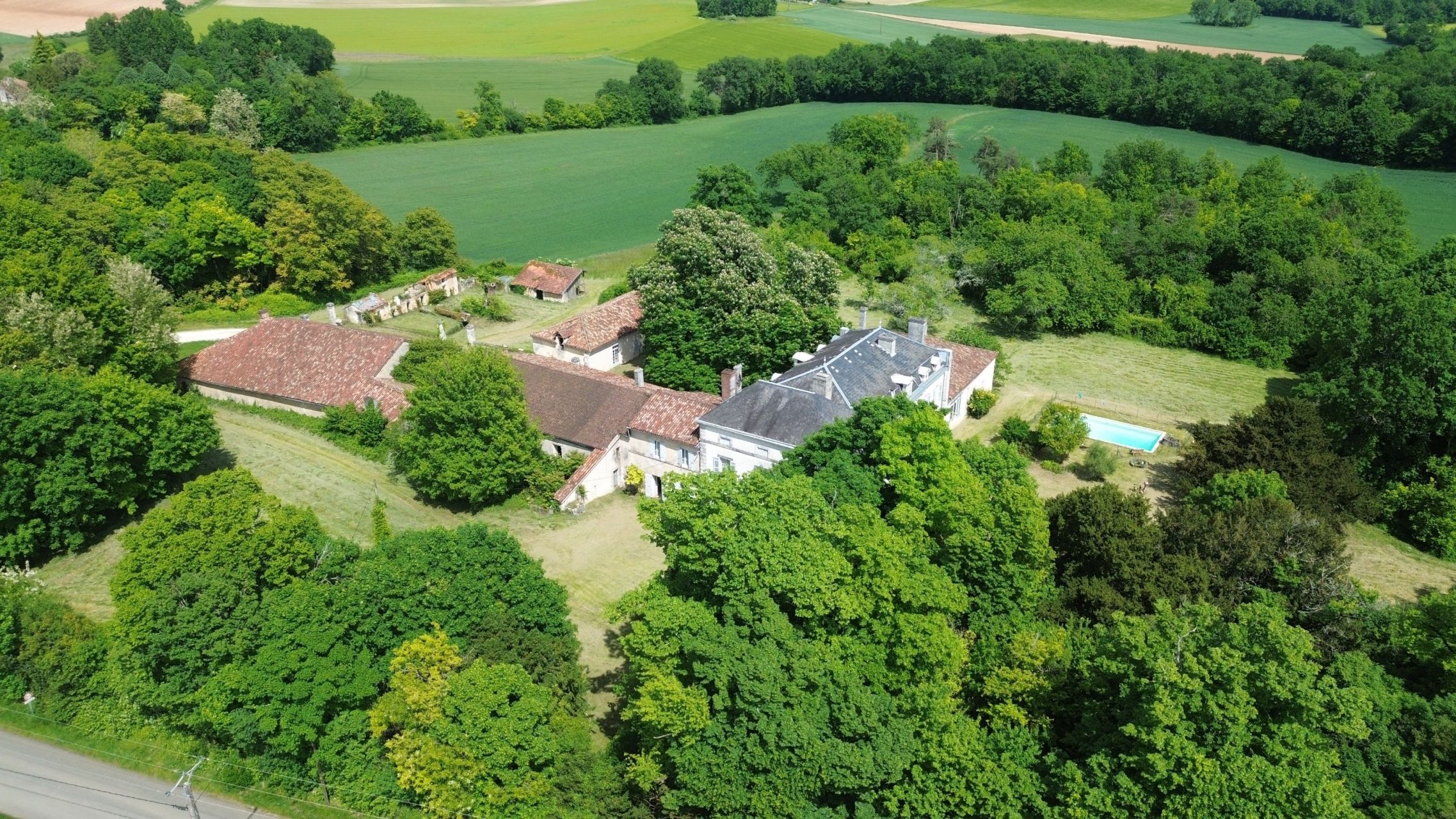 luxury house 20 Rooms for sale on PERIGUEUX (24000)