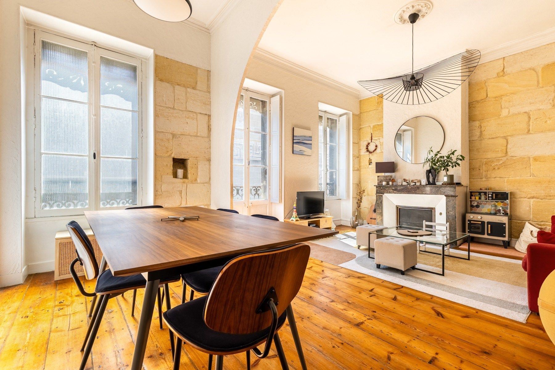 luxury apartment 4 Rooms for sale on BORDEAUX (33000)