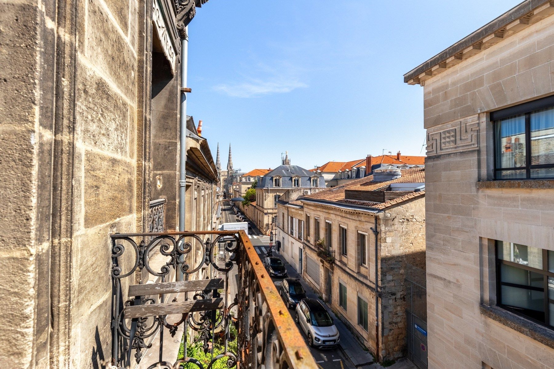 luxury apartment 4 Rooms for sale on BORDEAUX (33000)