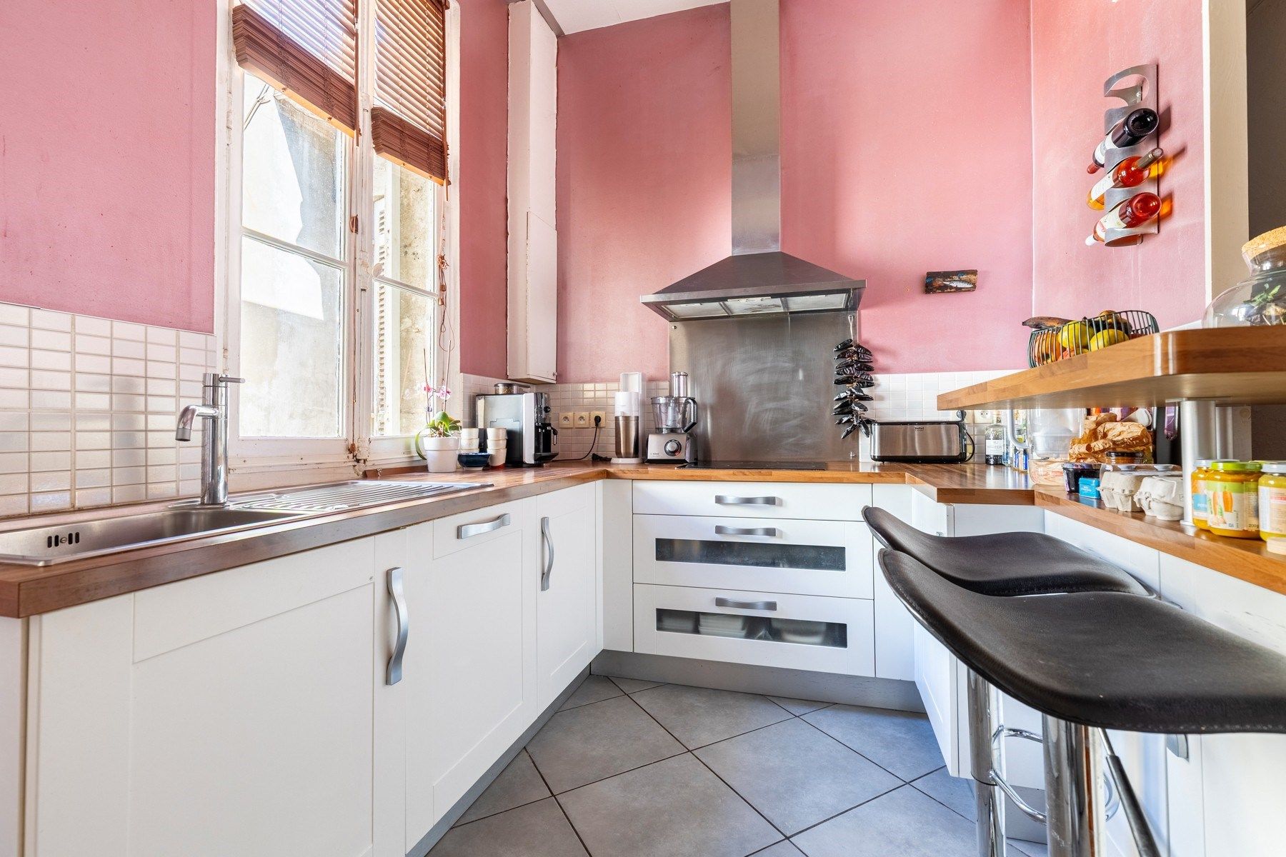 luxury apartment 4 Rooms for sale on BORDEAUX (33000)