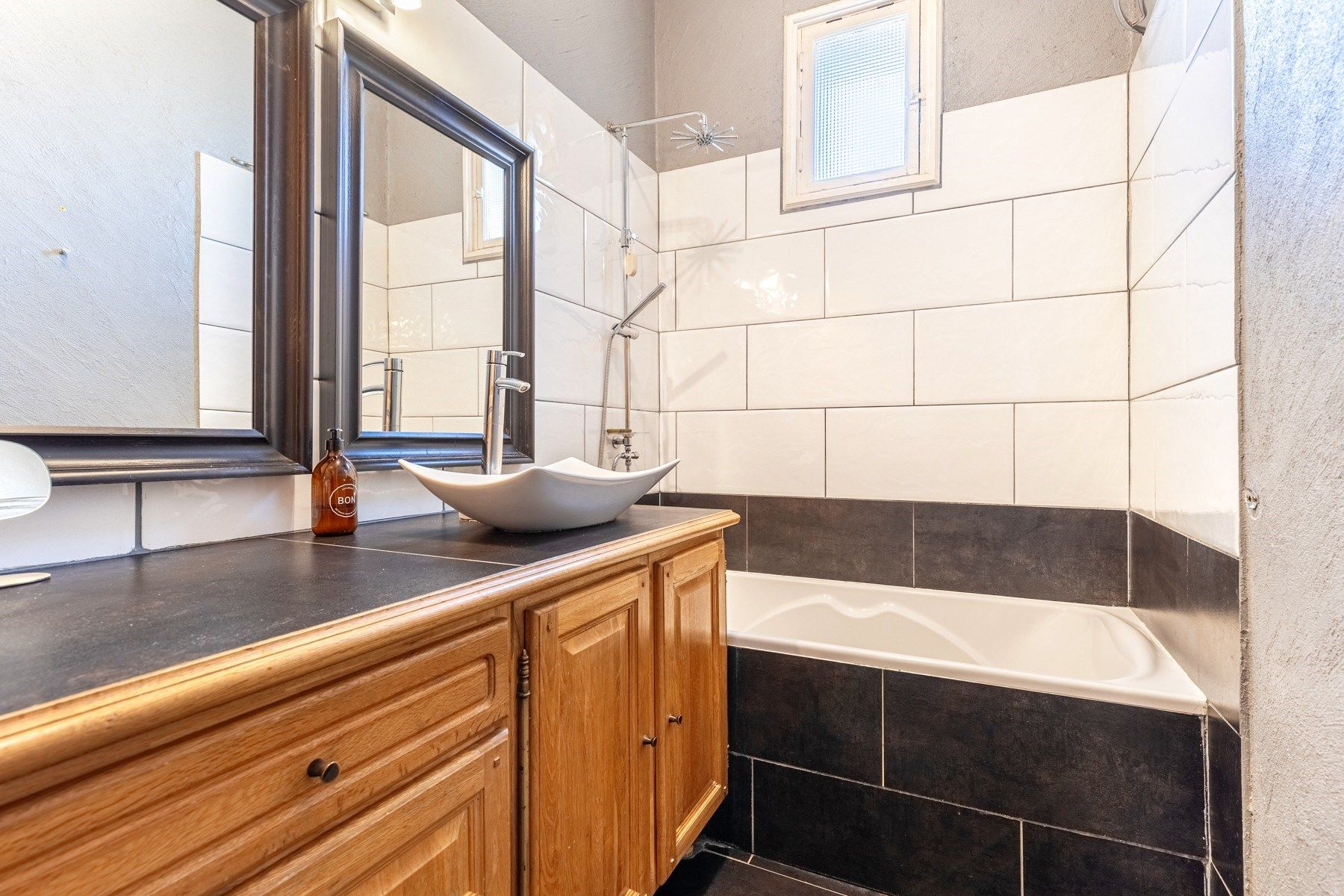 luxury apartment 4 Rooms for sale on BORDEAUX (33000)